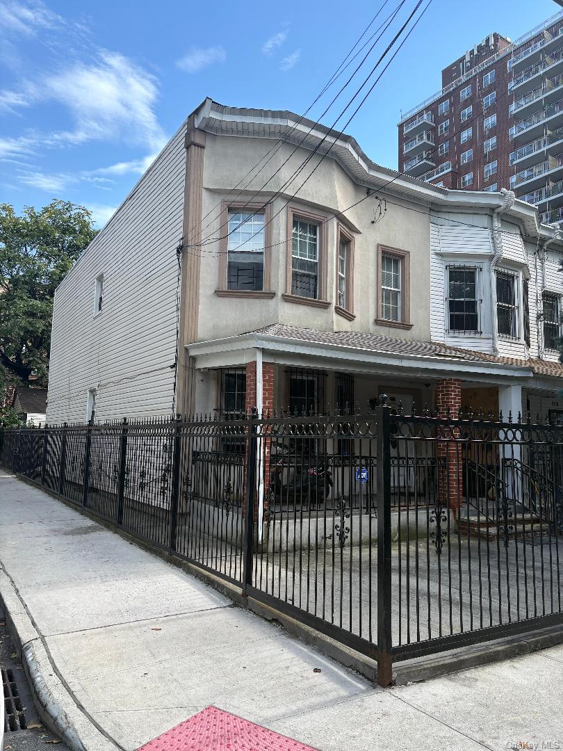 3576 Bronx Boulevard Property Photo 1
