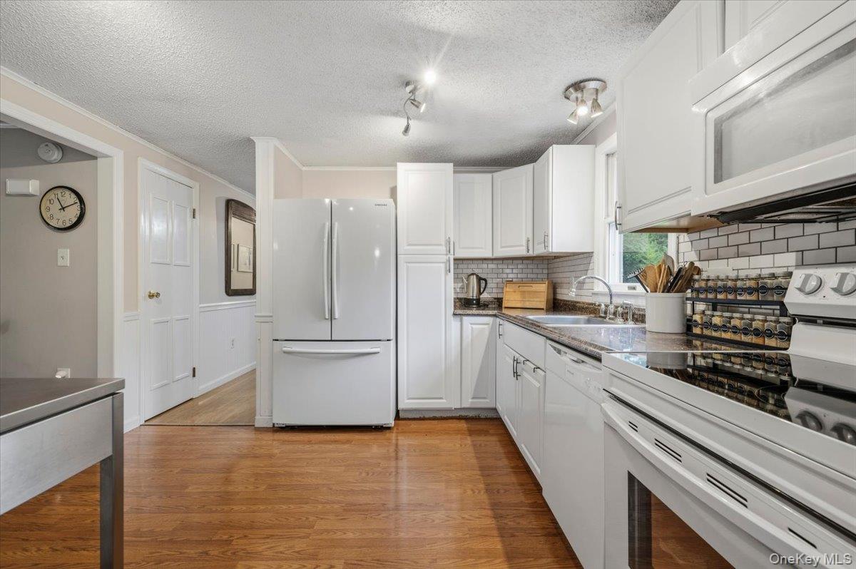 393 Railroad Avenue Property Photo 11