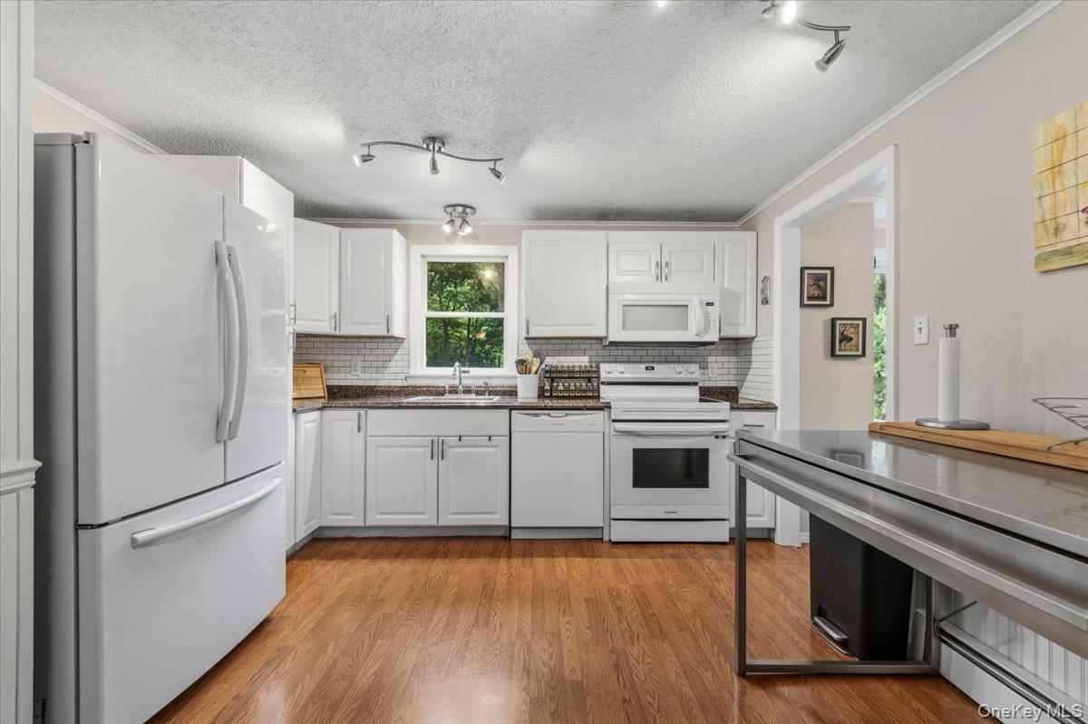 393 Railroad Avenue Property Photo 12