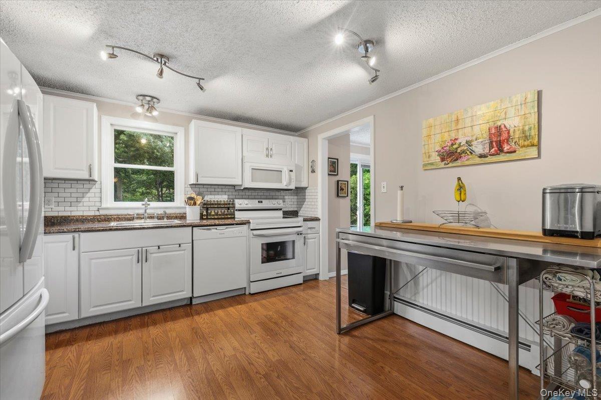 393 Railroad Avenue Property Photo 13