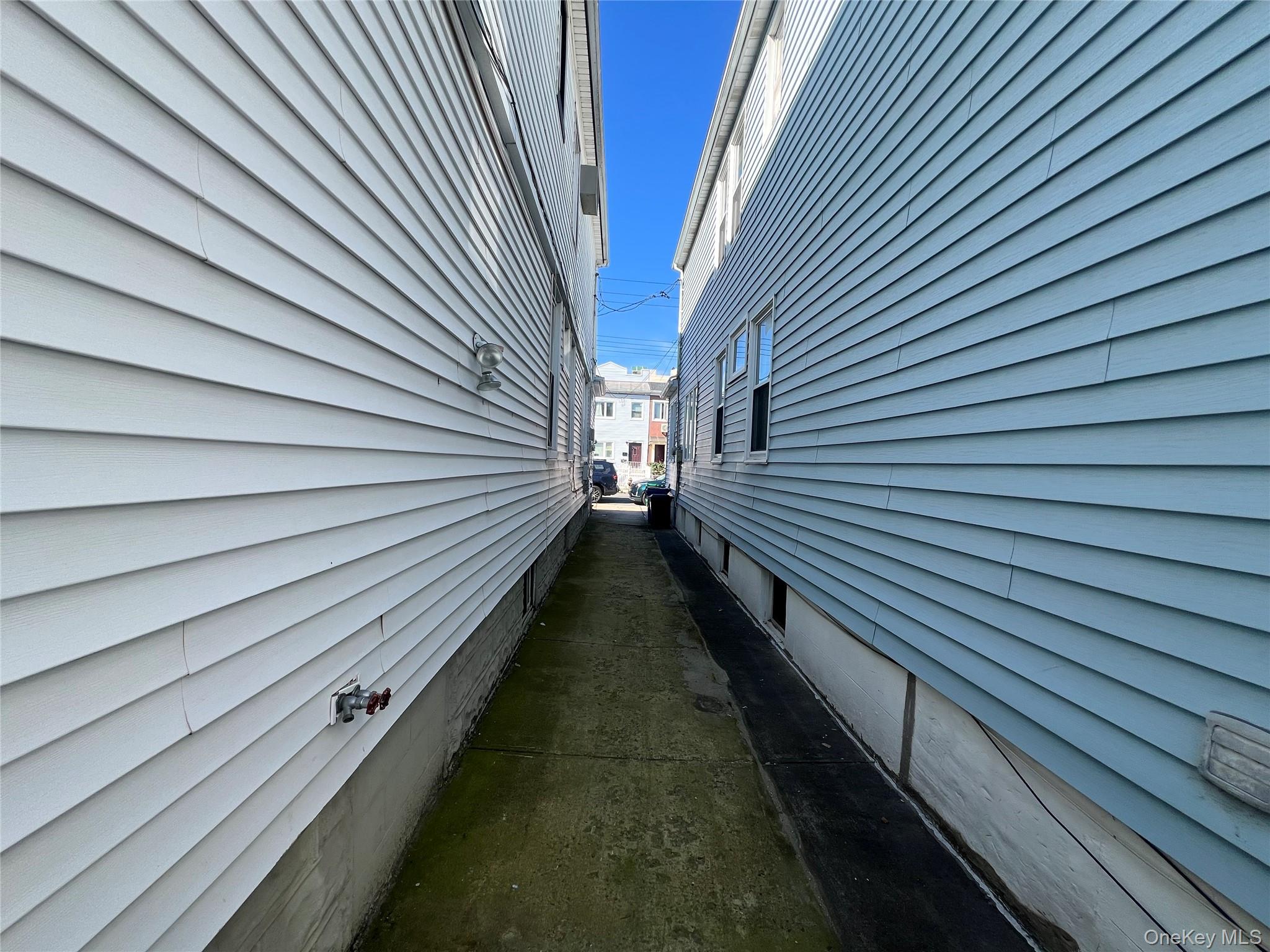 1615 E 51st Street Property Photo 14