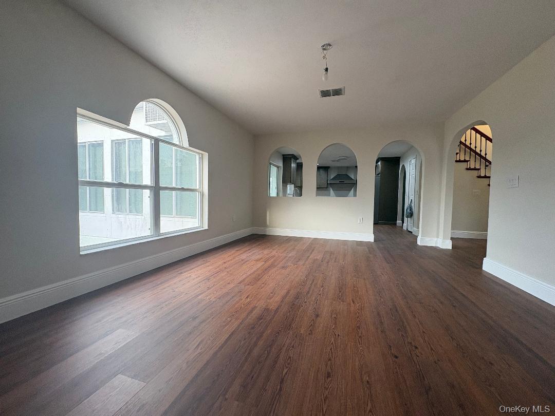 16122 Denham Court Property Photo 3