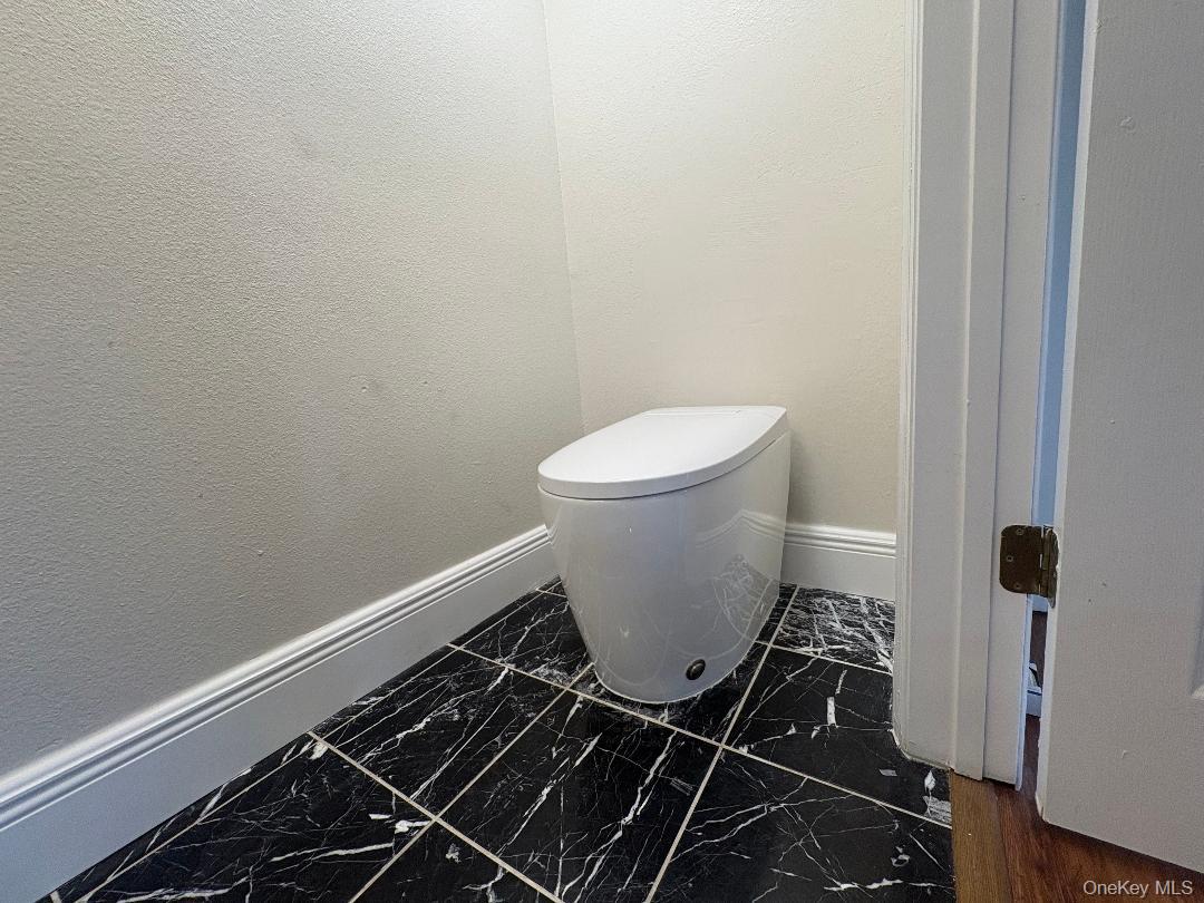 16122 Denham Court Property Photo 9