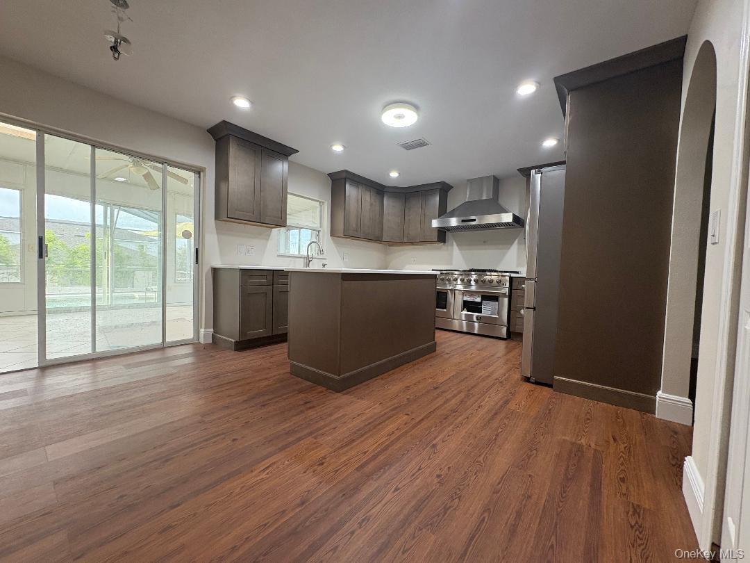 16122 Denham Court Property Photo 11