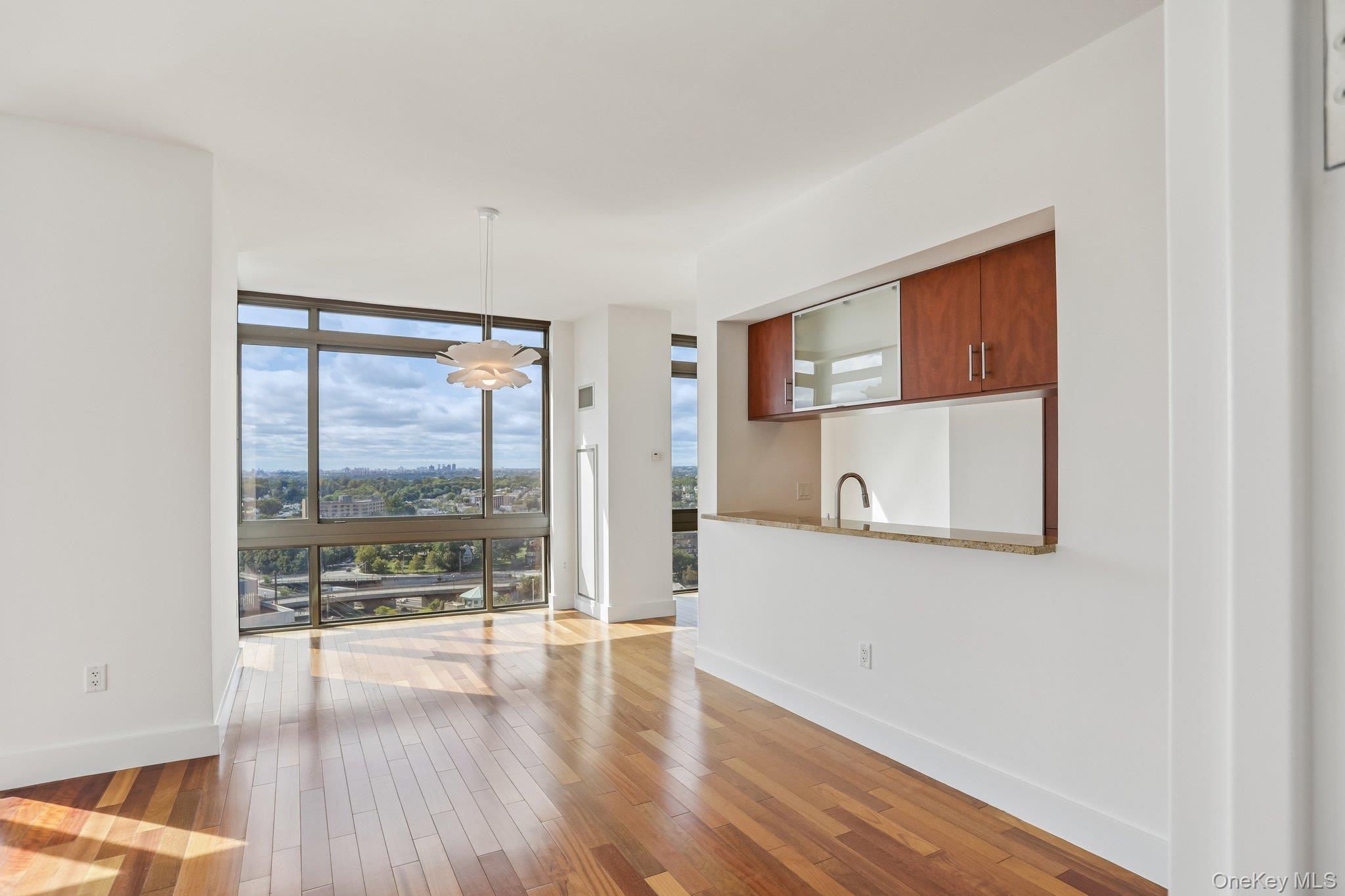 175 Huguenot Street 2006 Property Photo 7