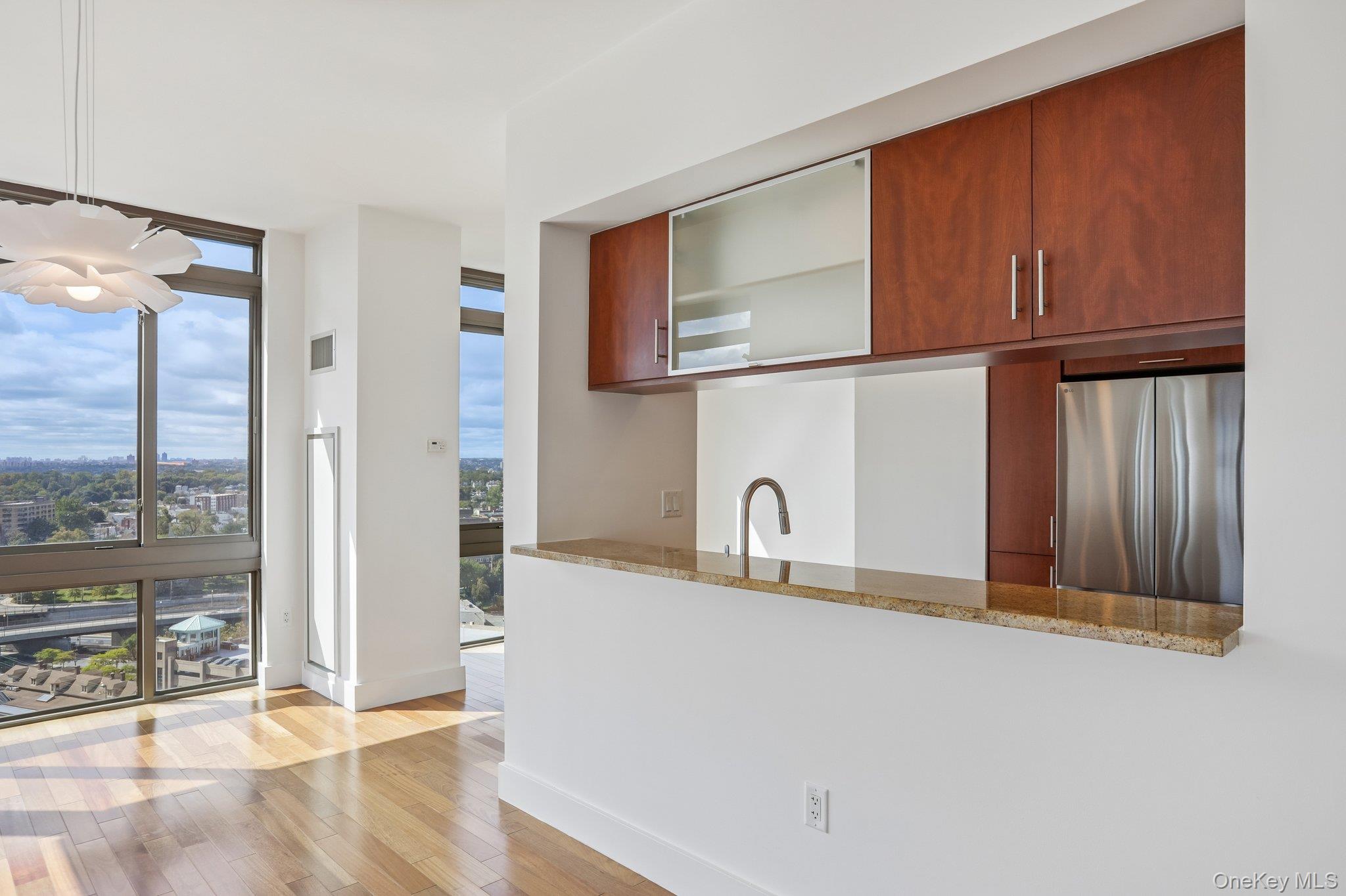 175 Huguenot Street 2006 Property Photo 11