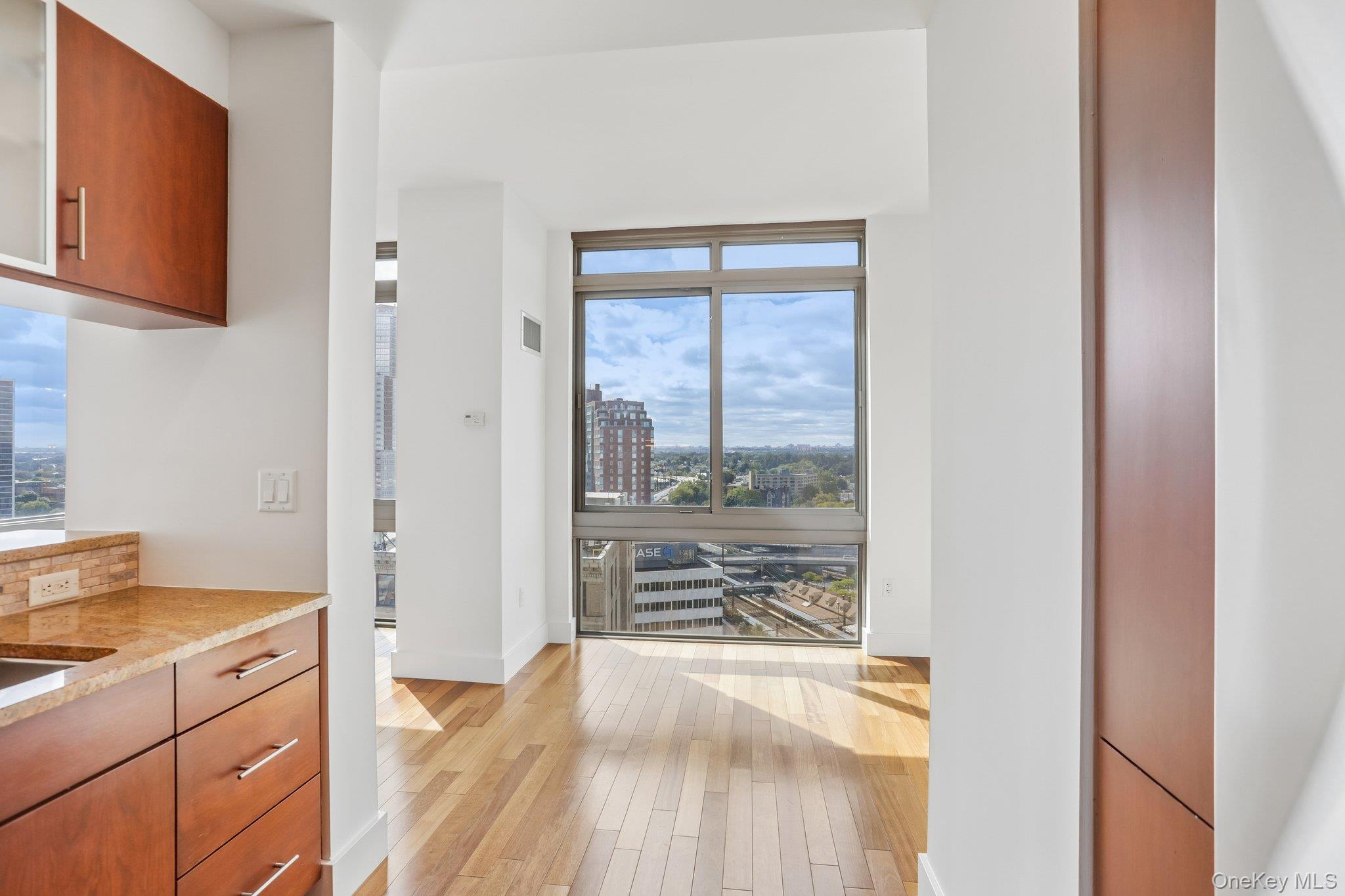 175 Huguenot Street 2006 Property Photo 14