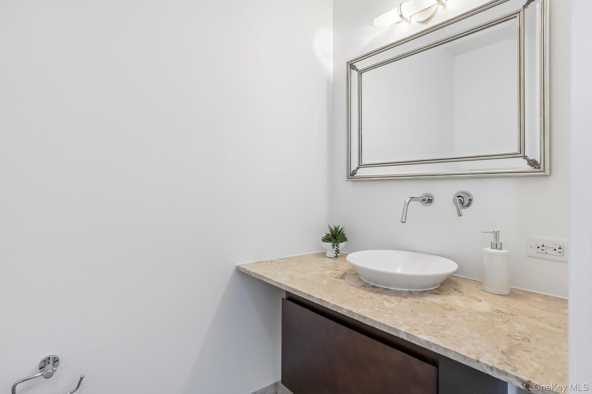 175 Huguenot Street 2006 Property Photo 15