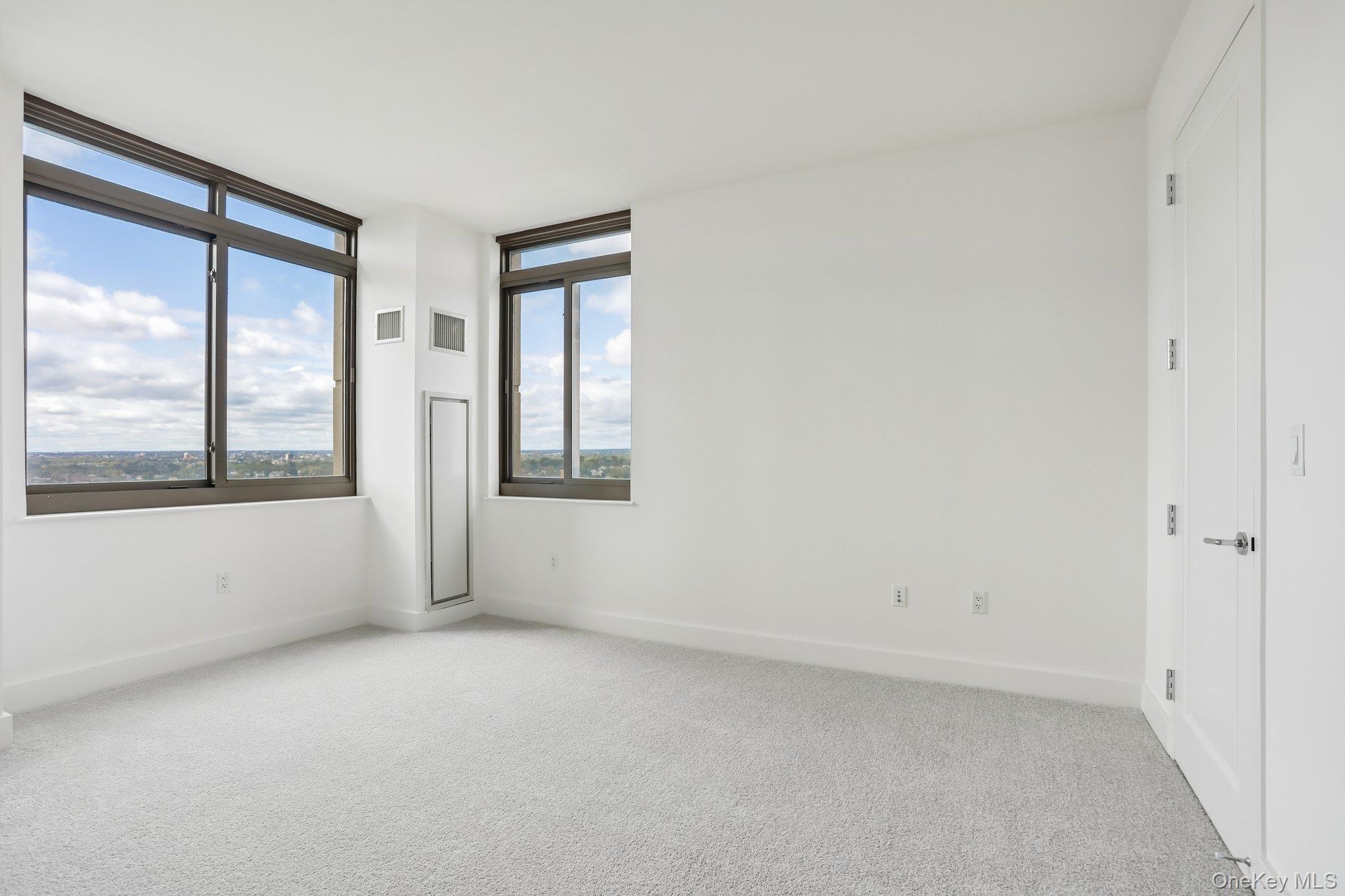 175 Huguenot Street 2006 Property Photo 18