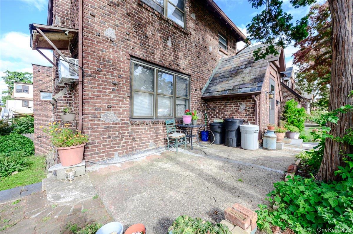 631 Kimball Avenue Property Photo 2