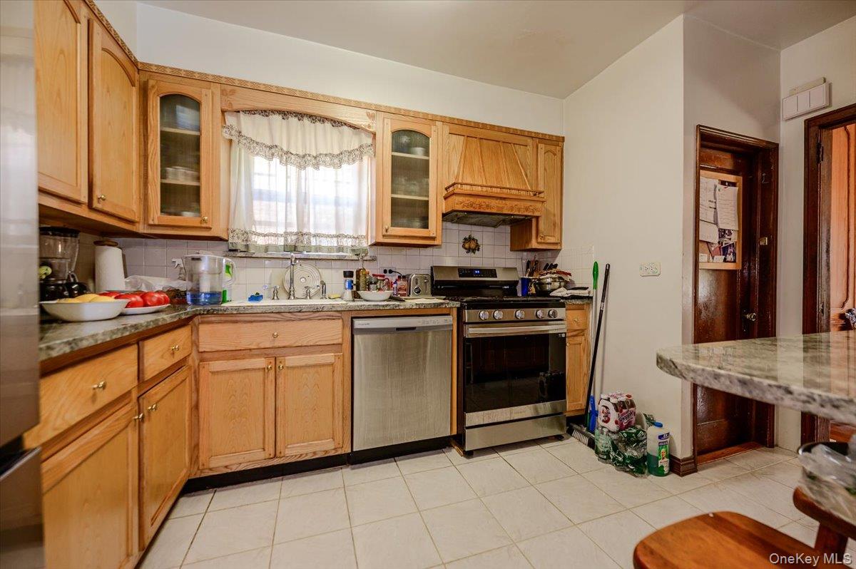 631 Kimball Avenue Property Photo 8
