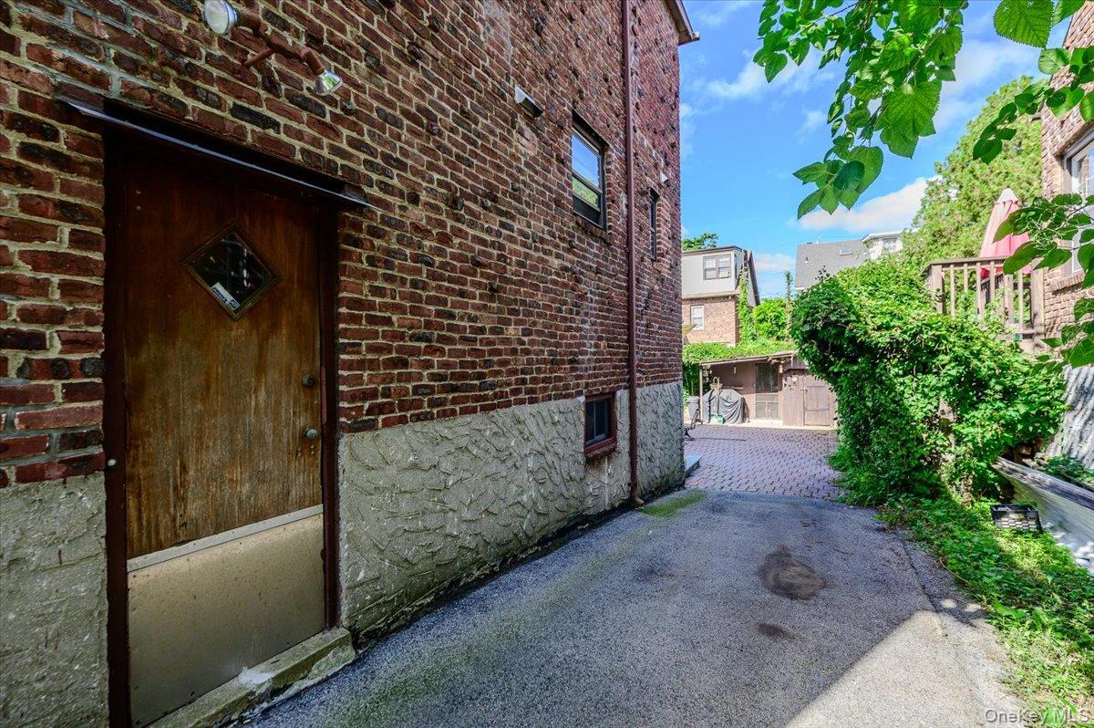 631 Kimball Avenue Property Photo 27