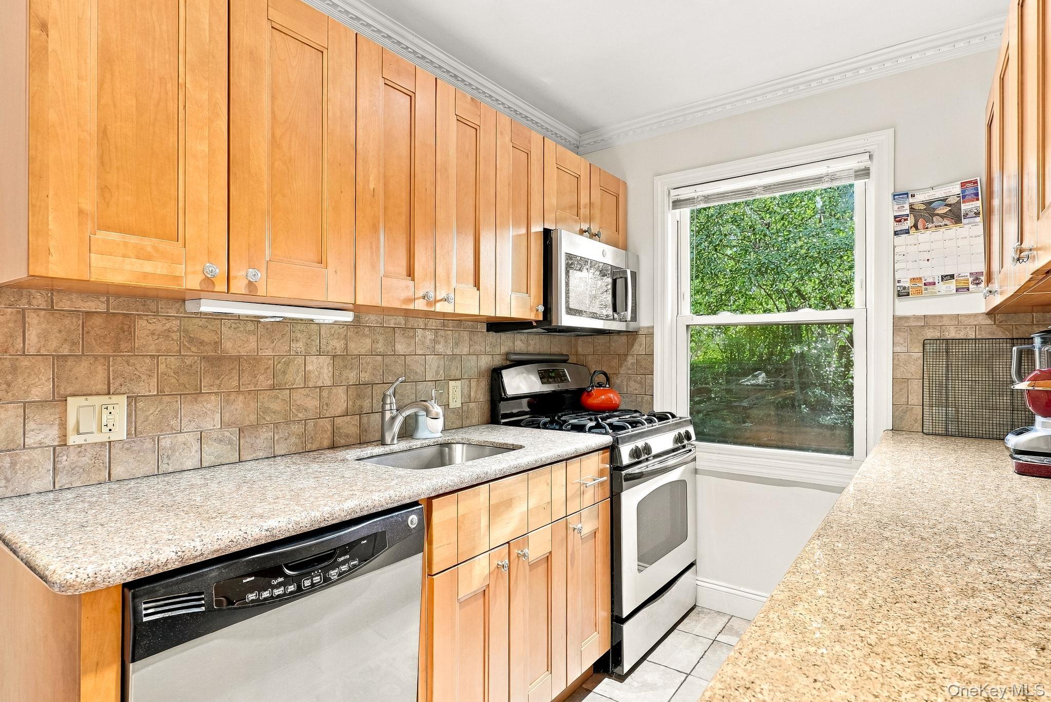 6 South Road 1v Property Photo 4