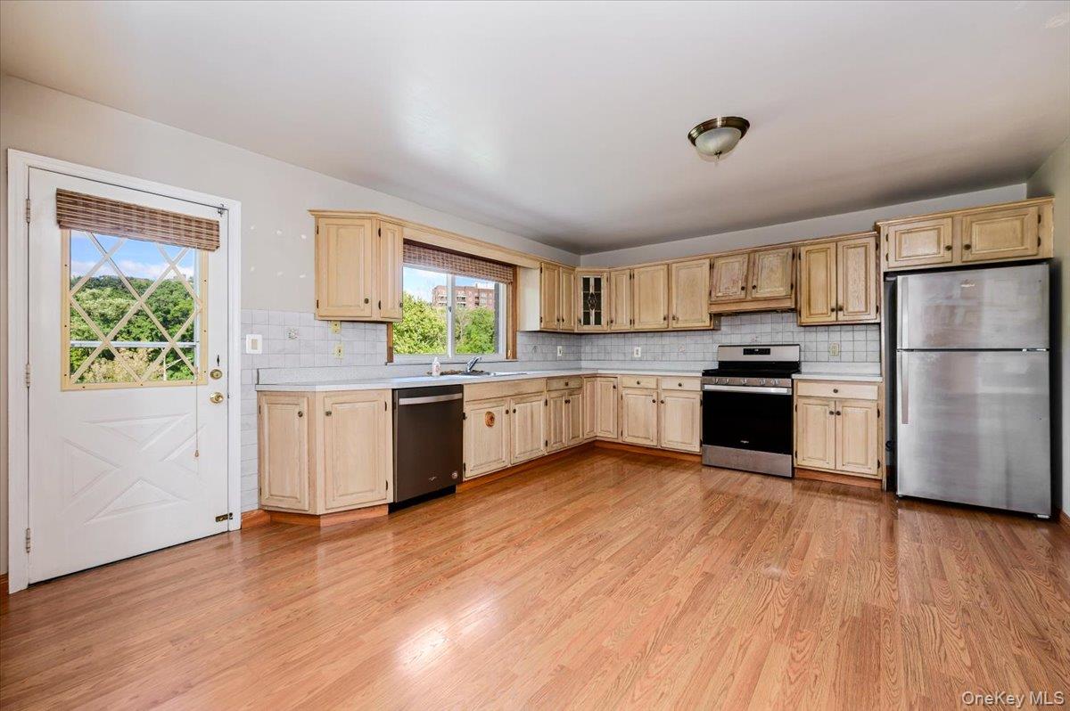 77 W Devonia Avenue Property Photo 4
