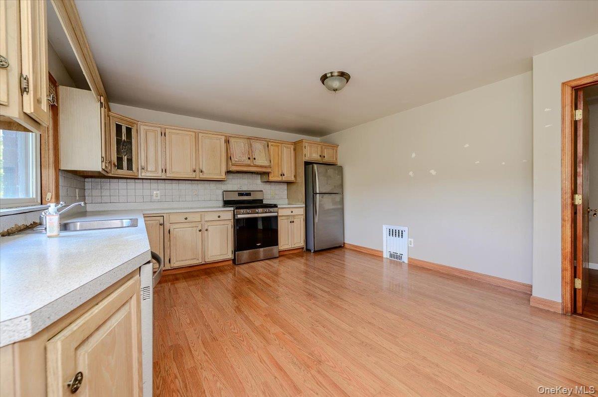 77 W Devonia Avenue Property Photo 5