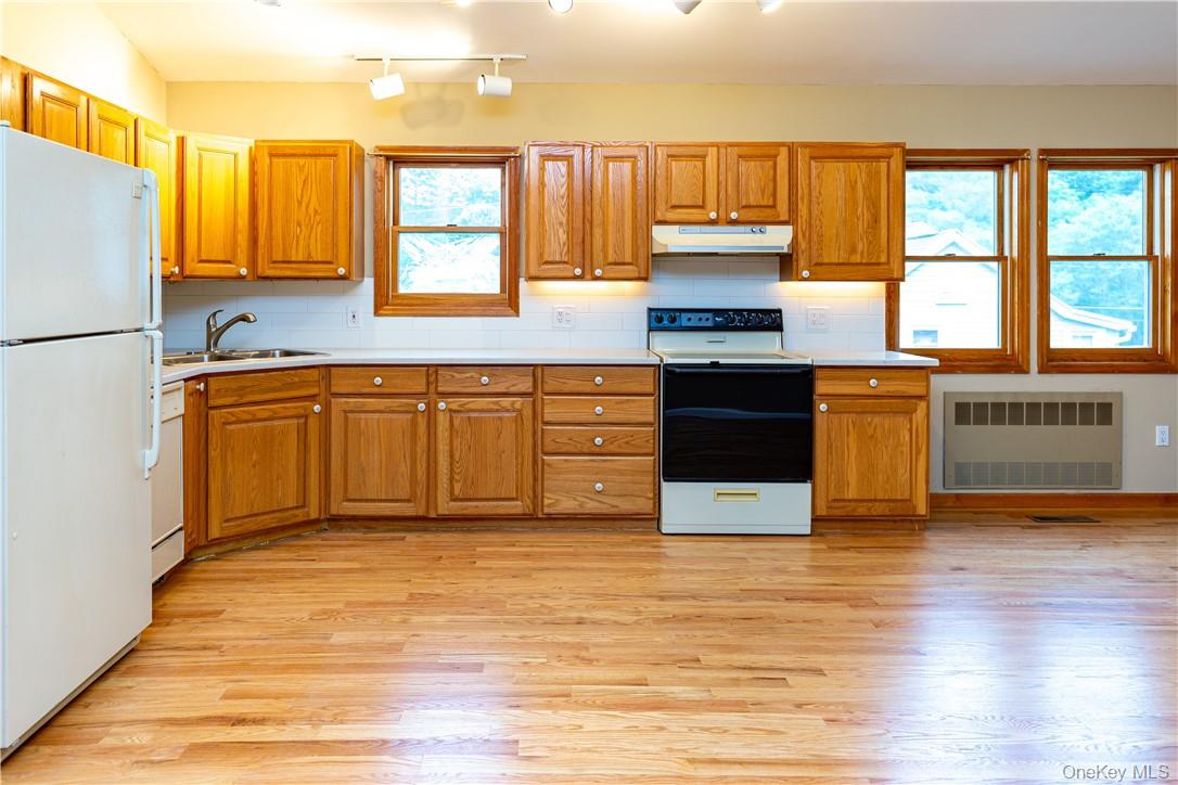 5 E Main Street 3 Property Photo 8