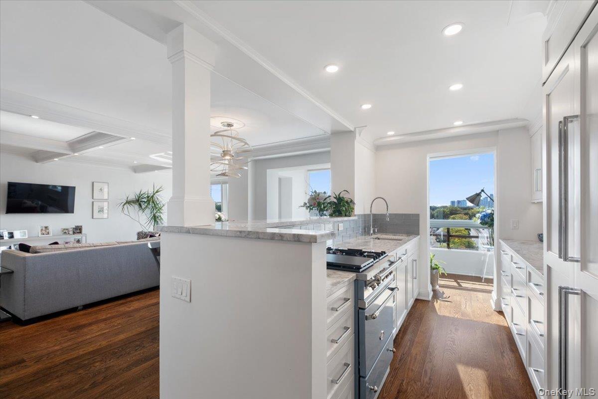 3 Washington Square 6b Property Photo 12