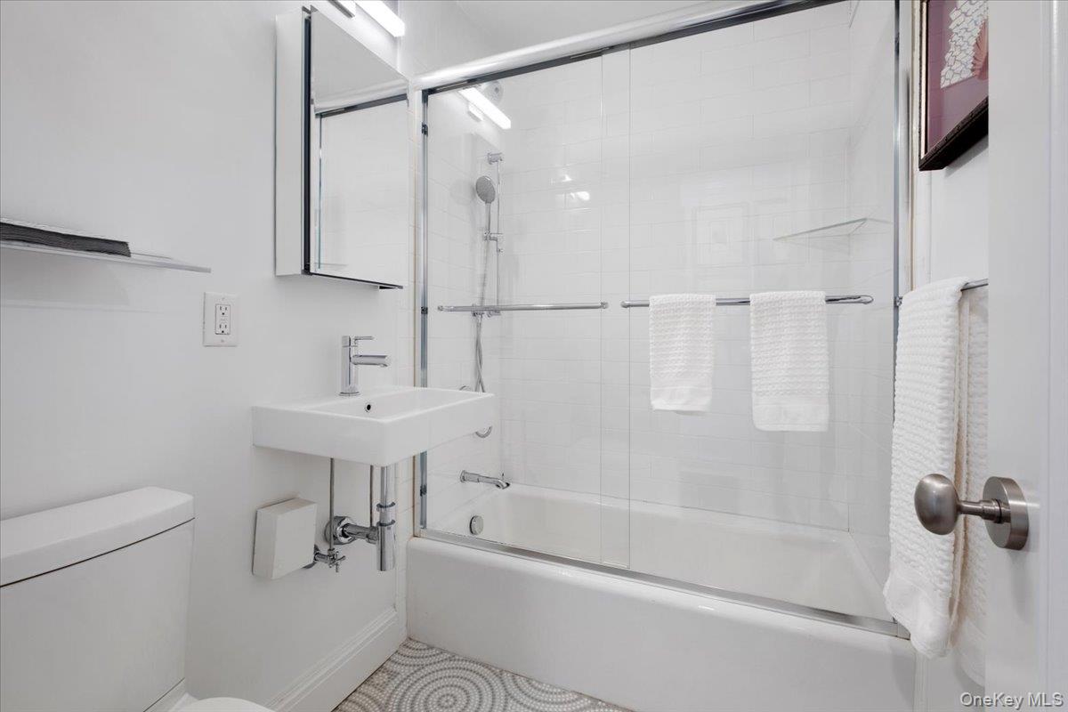 3 Washington Square 6b Property Photo 20