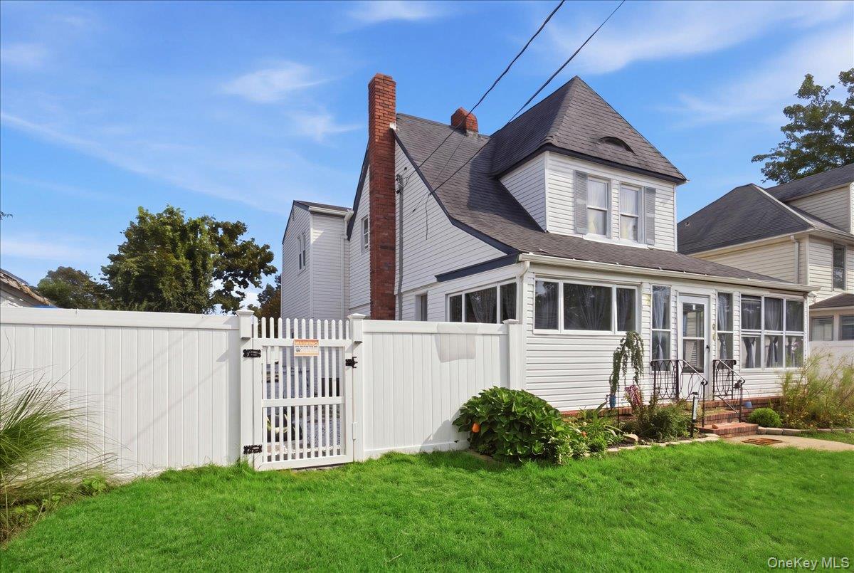 63 E Neck Court Property Photo 4