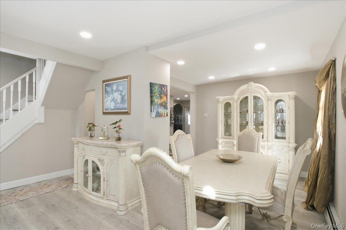 63 E Neck Court Property Photo 9
