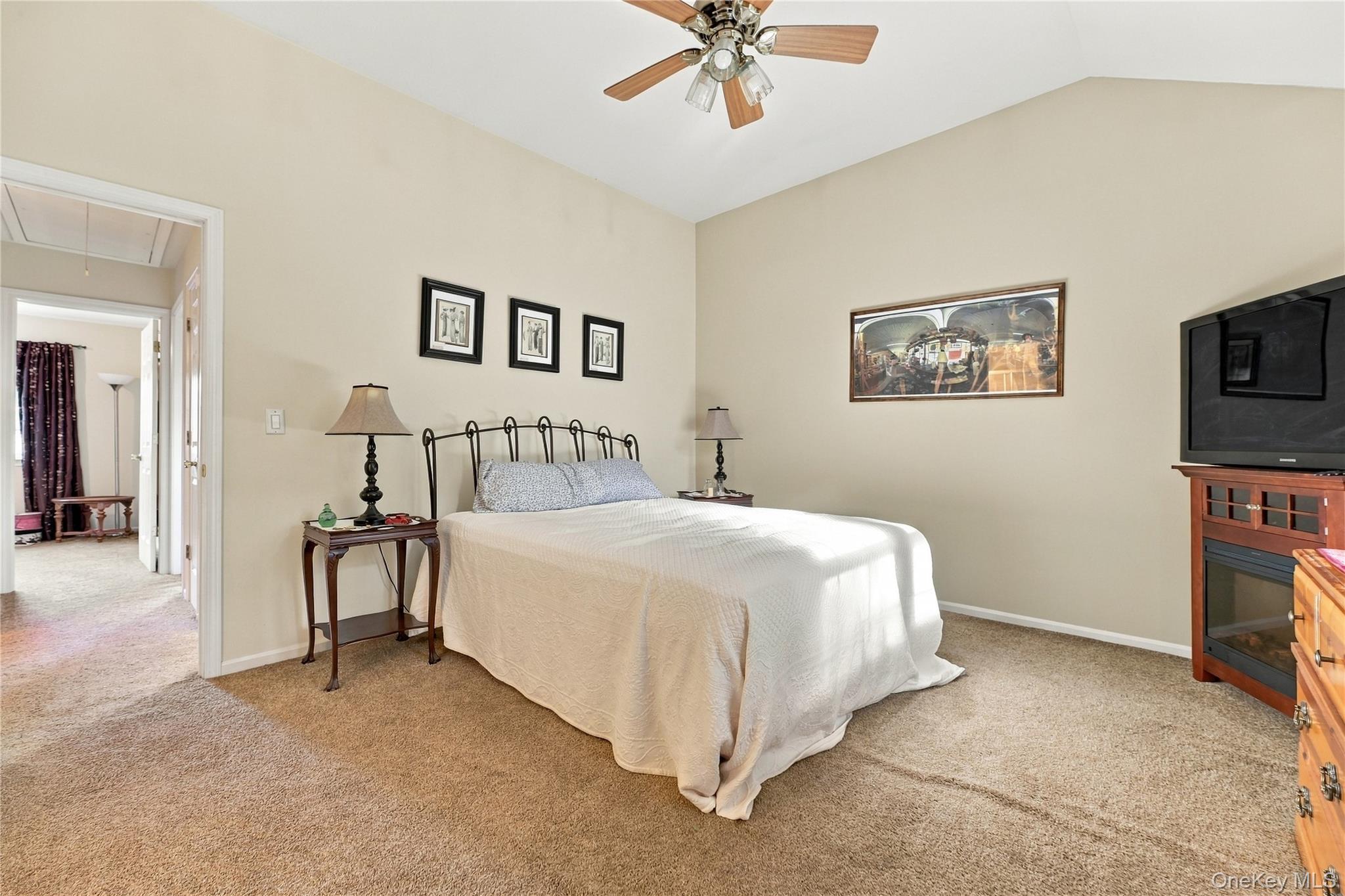 18 Autumn Leaf Court Property Photo 12