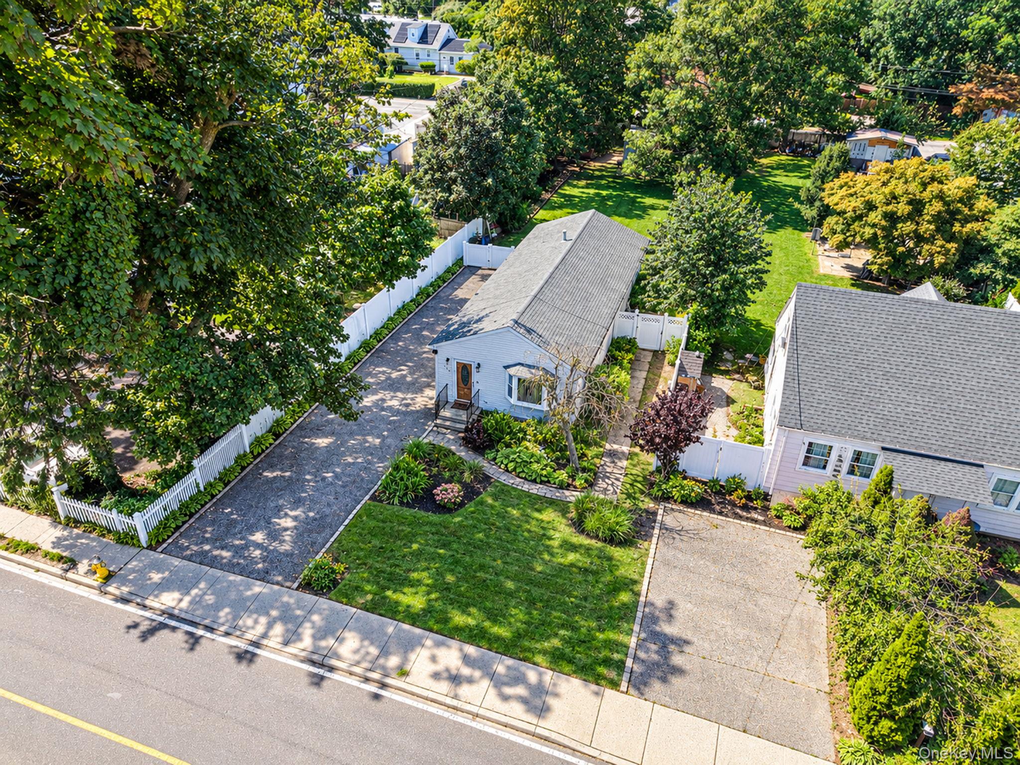 182 Commack Road Property Photo 1