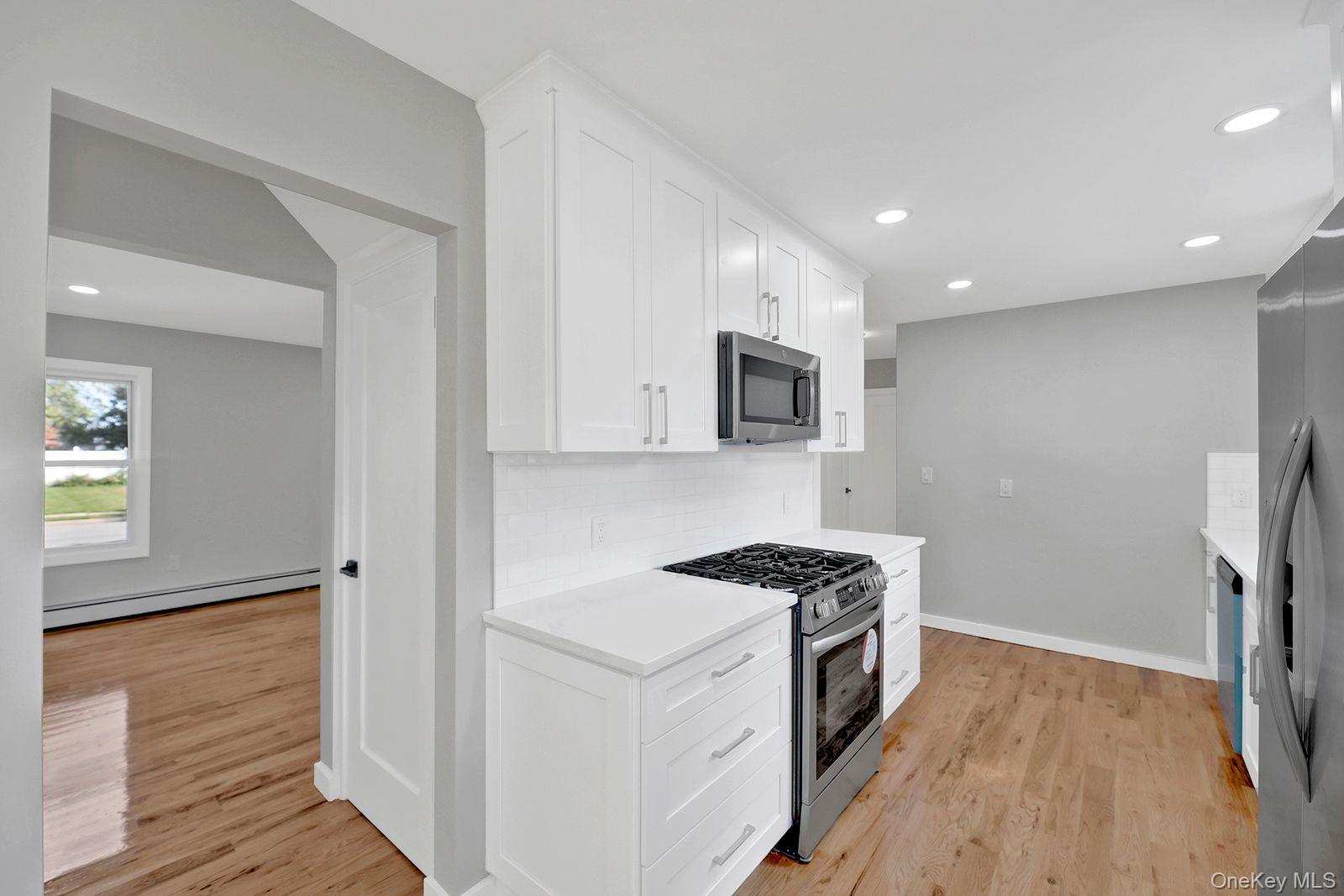 870 Southern Parkway Property Photo 2