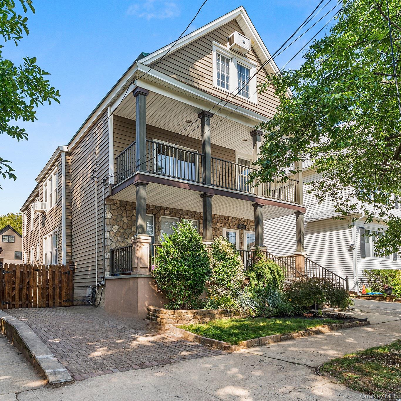 99 W 37th Street Property Photo 1