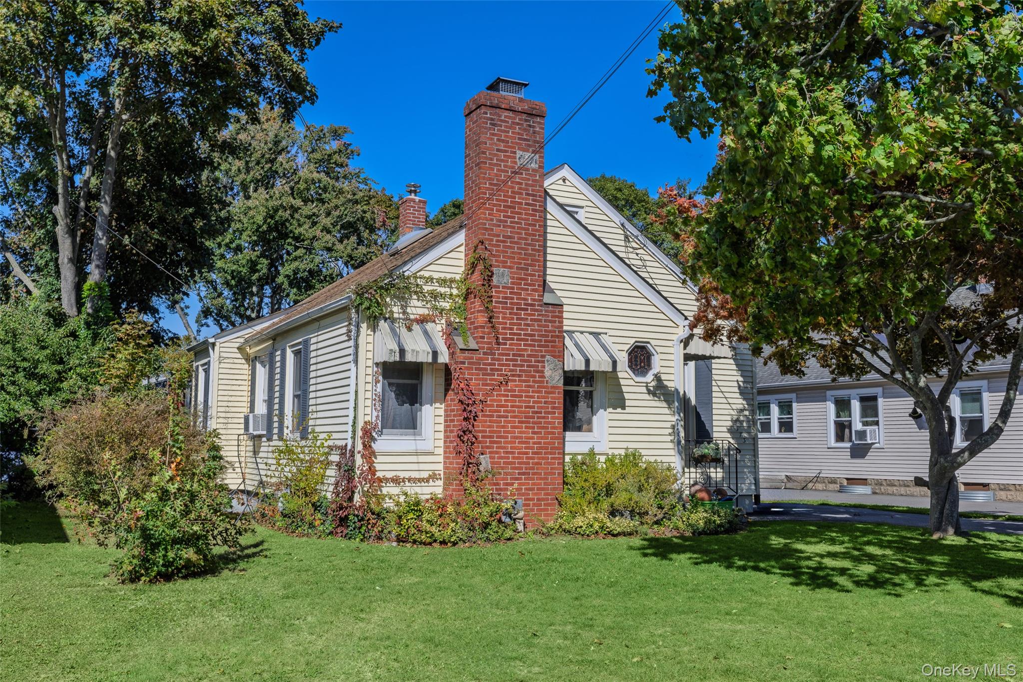 373 Oak Street Property Photo 1
