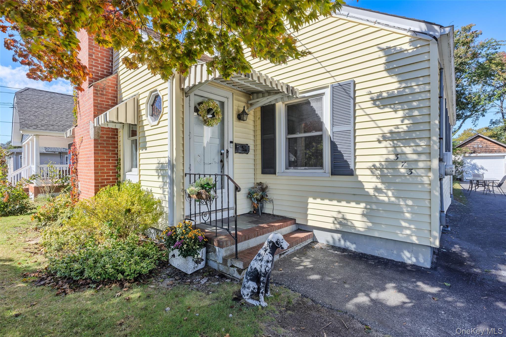 373 Oak Street Property Photo 4
