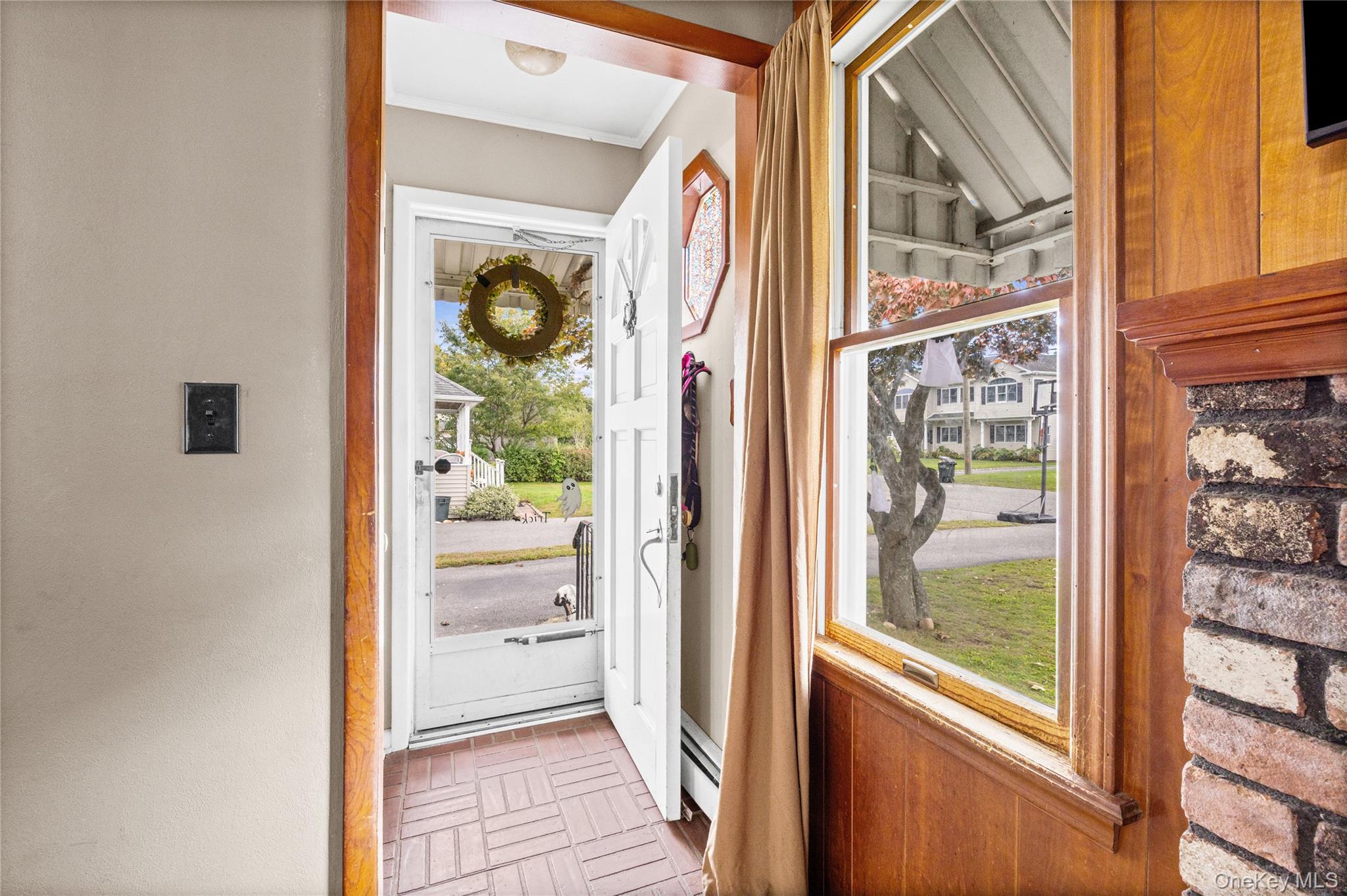 373 Oak Street Property Photo 6
