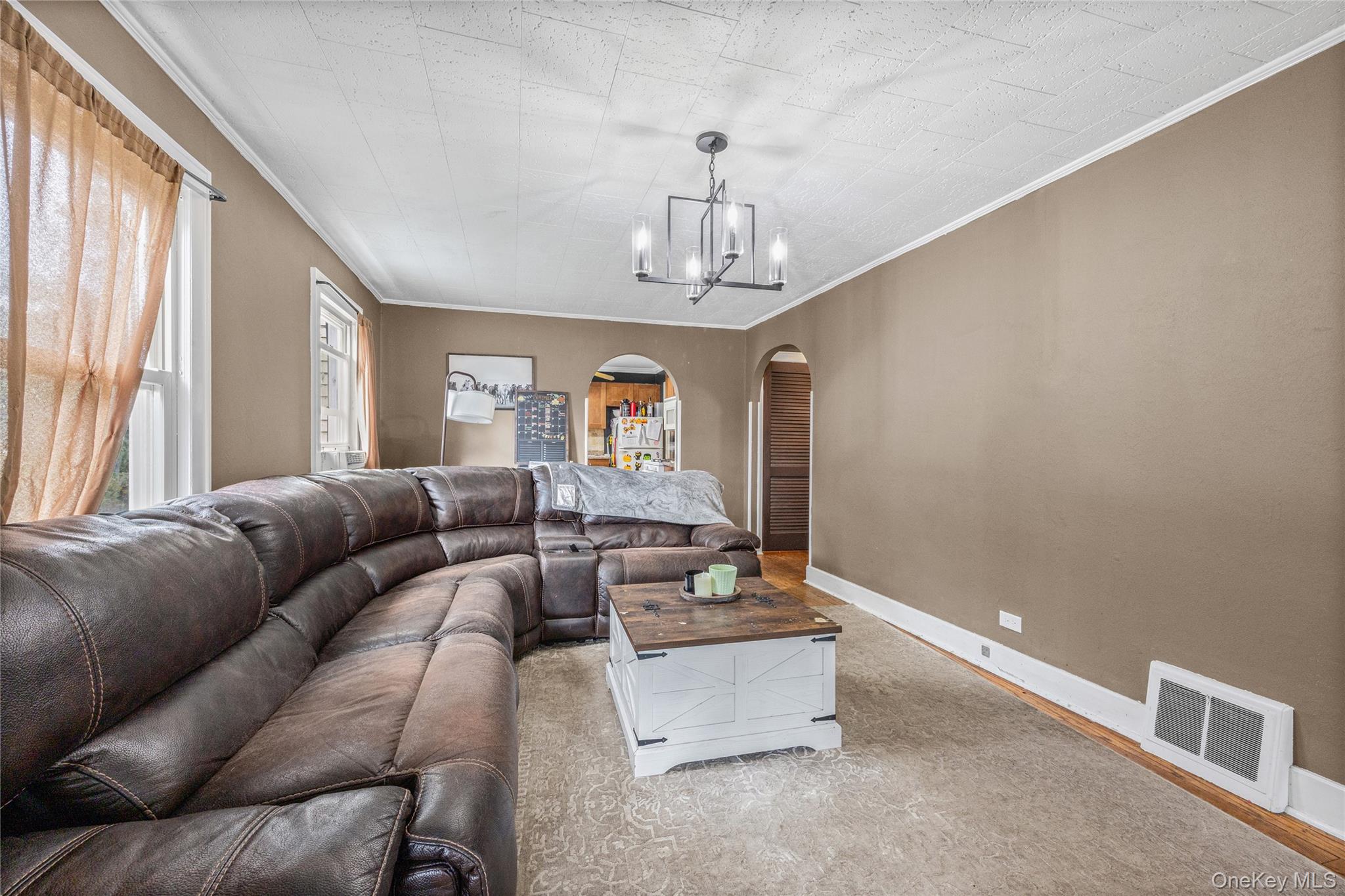 373 Oak Street Property Photo 8