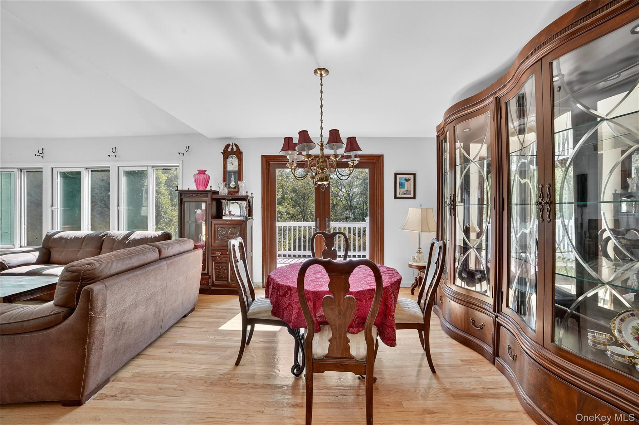 986 Cliff Avenue Property Photo 7