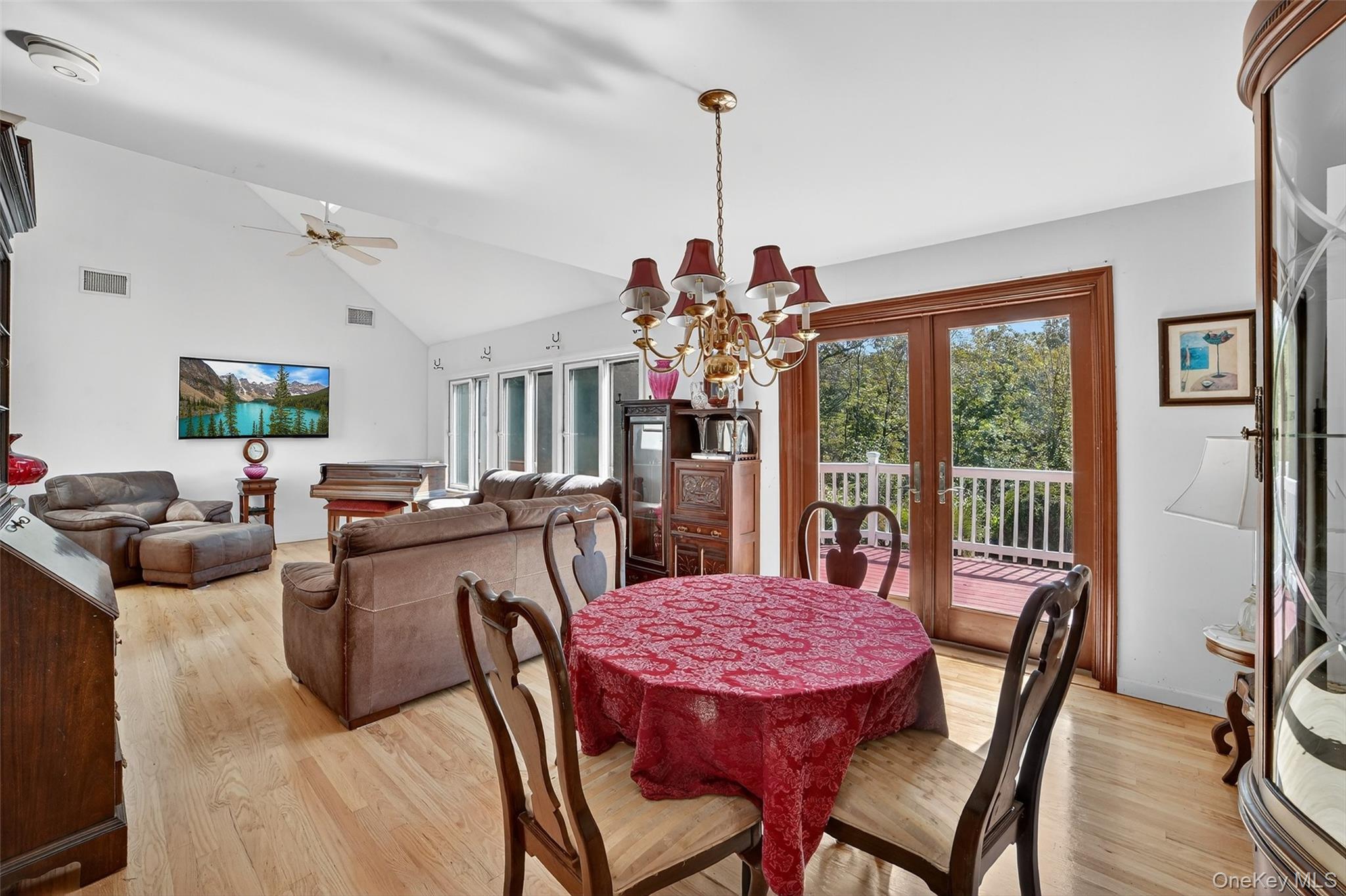 986 Cliff Avenue Property Photo 9