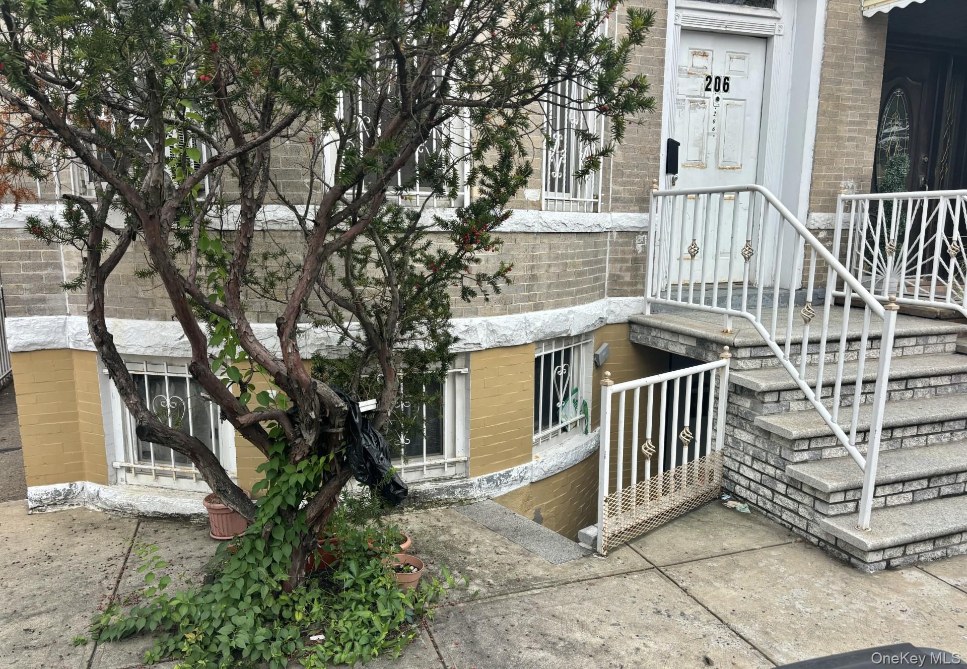 206 Logan Street Property Photo 2