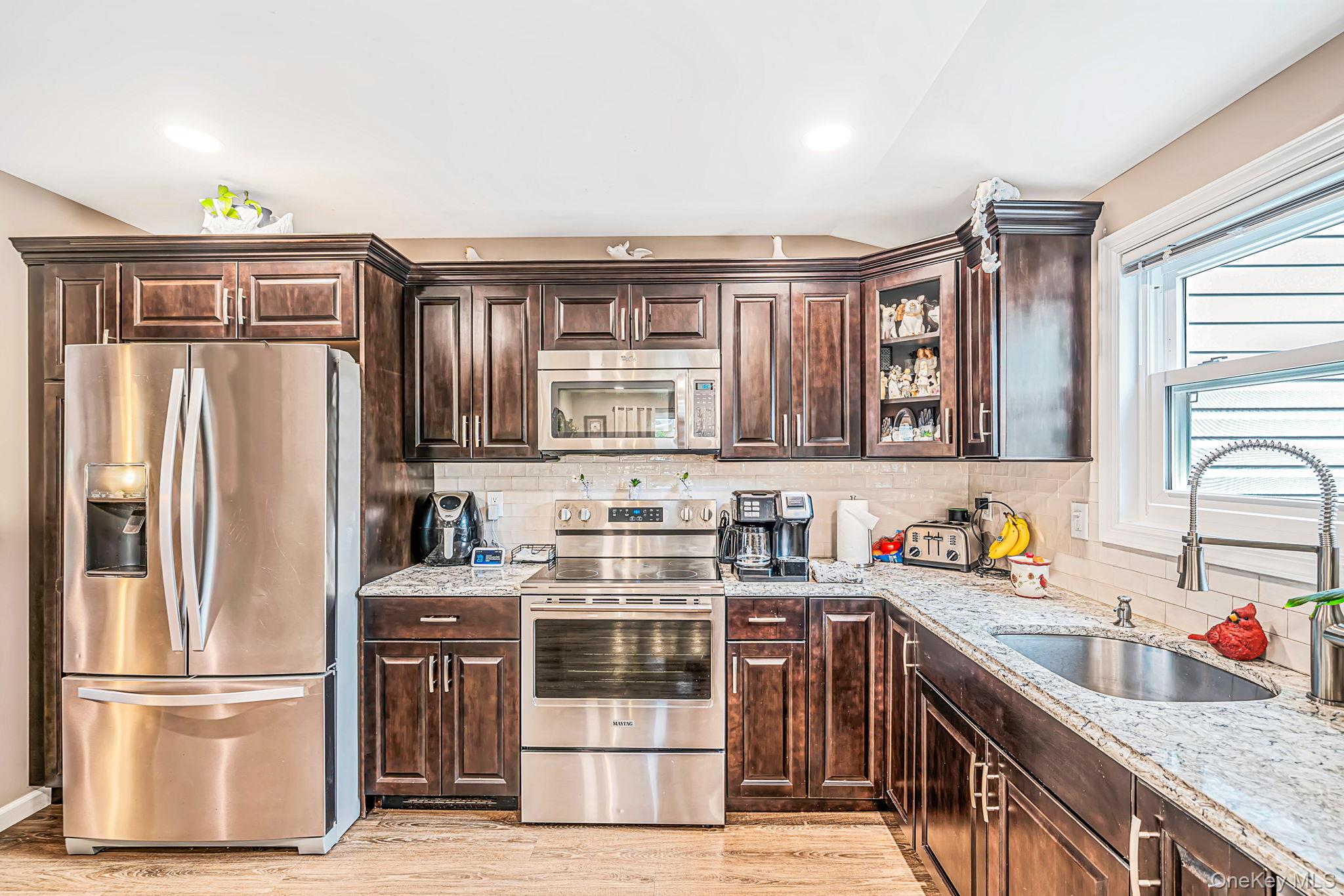 179 Ford Street Property Photo 8