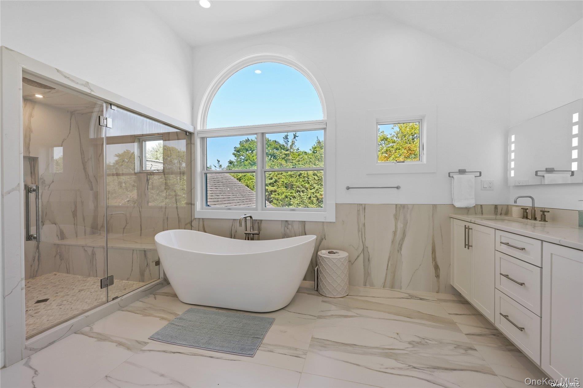18 Remsen Lane Property Photo 16