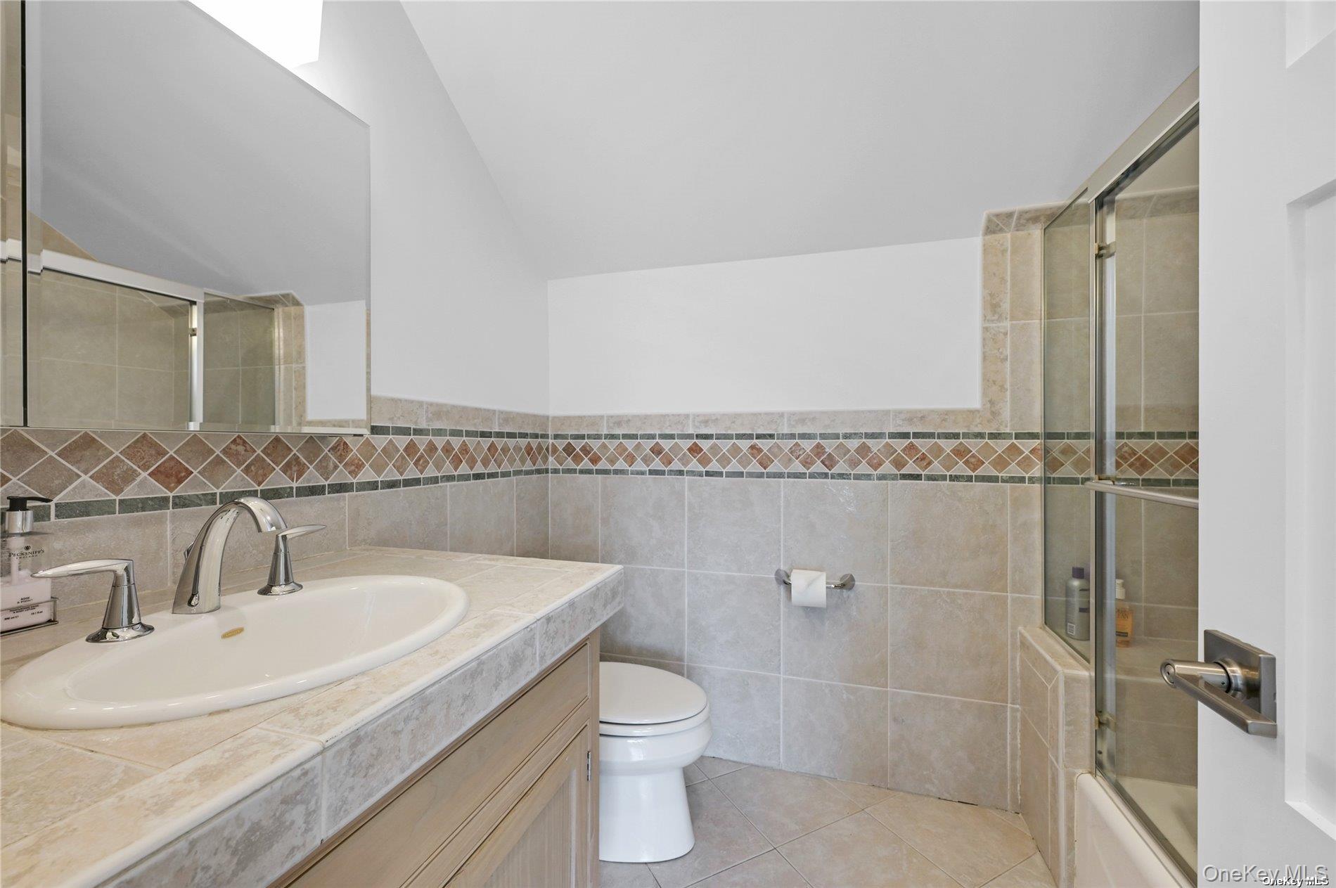 18 Remsen Lane Property Photo 19