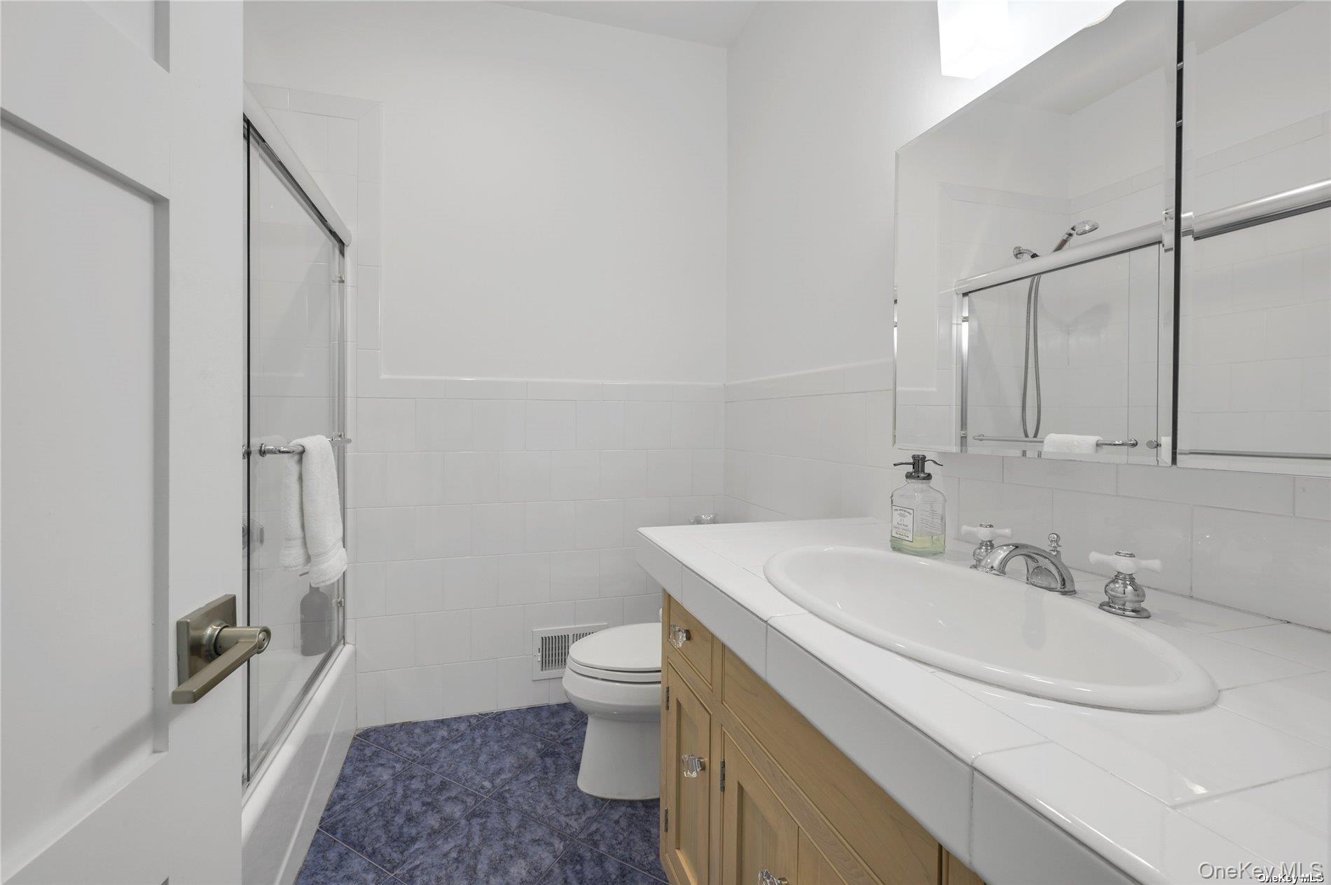 18 Remsen Lane Property Photo 22
