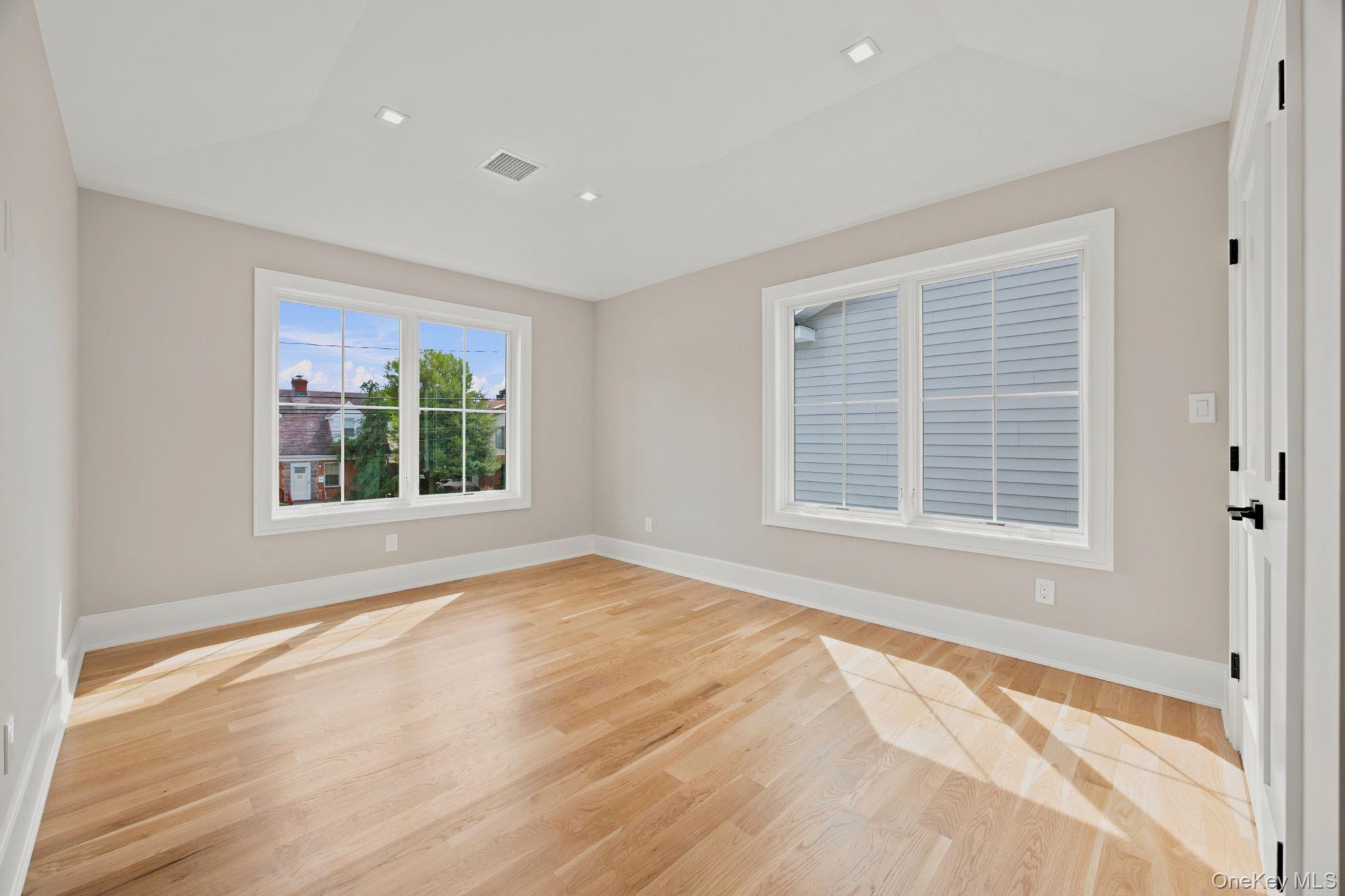 400 Langley Avenue Property Photo 16