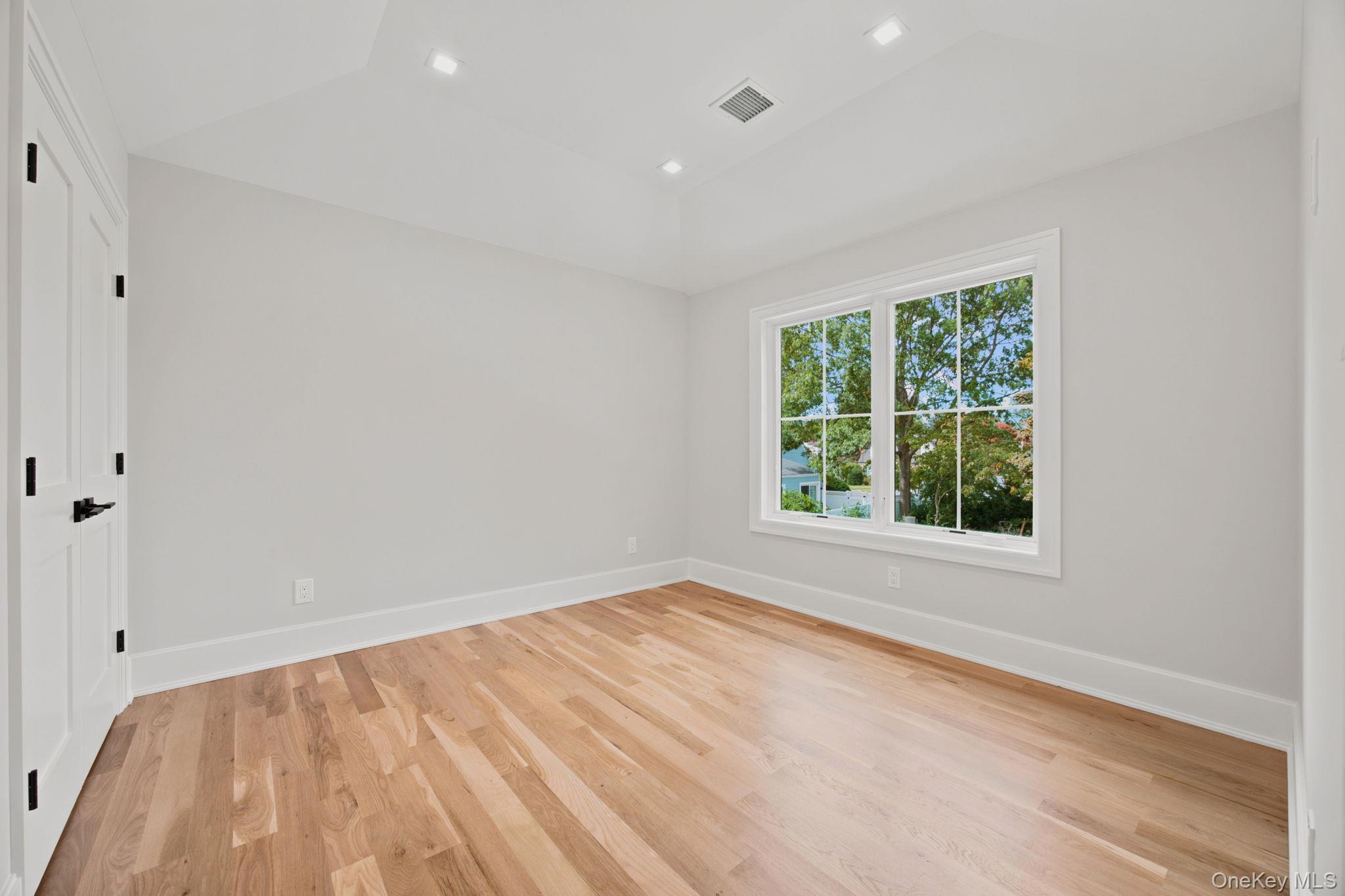 400 Langley Avenue Property Photo 18