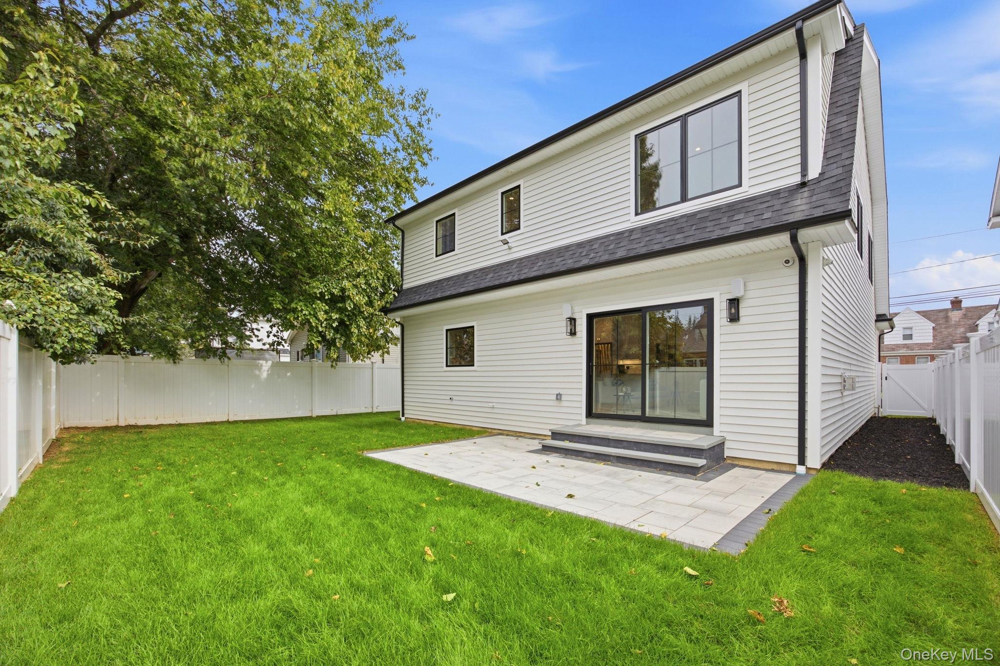 400 Langley Avenue Property Photo 35