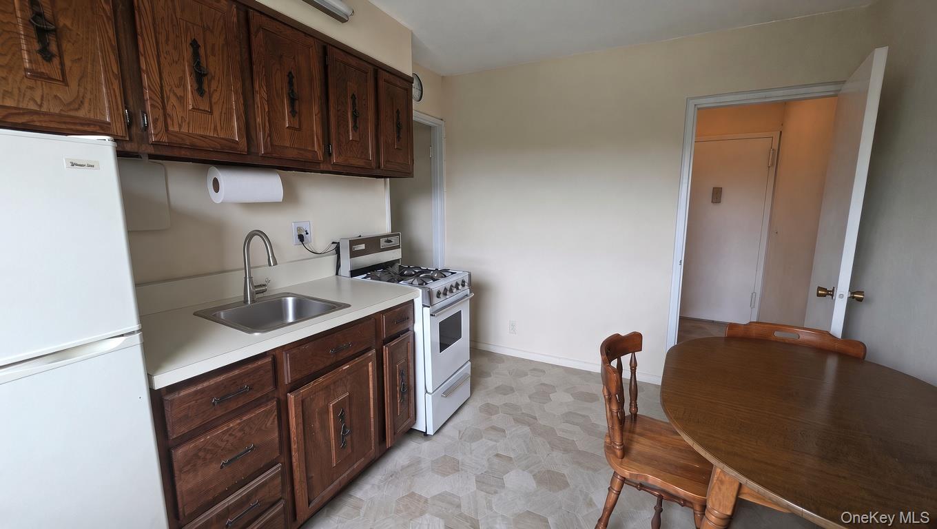 1523 Central Park 8f Property Photo 3