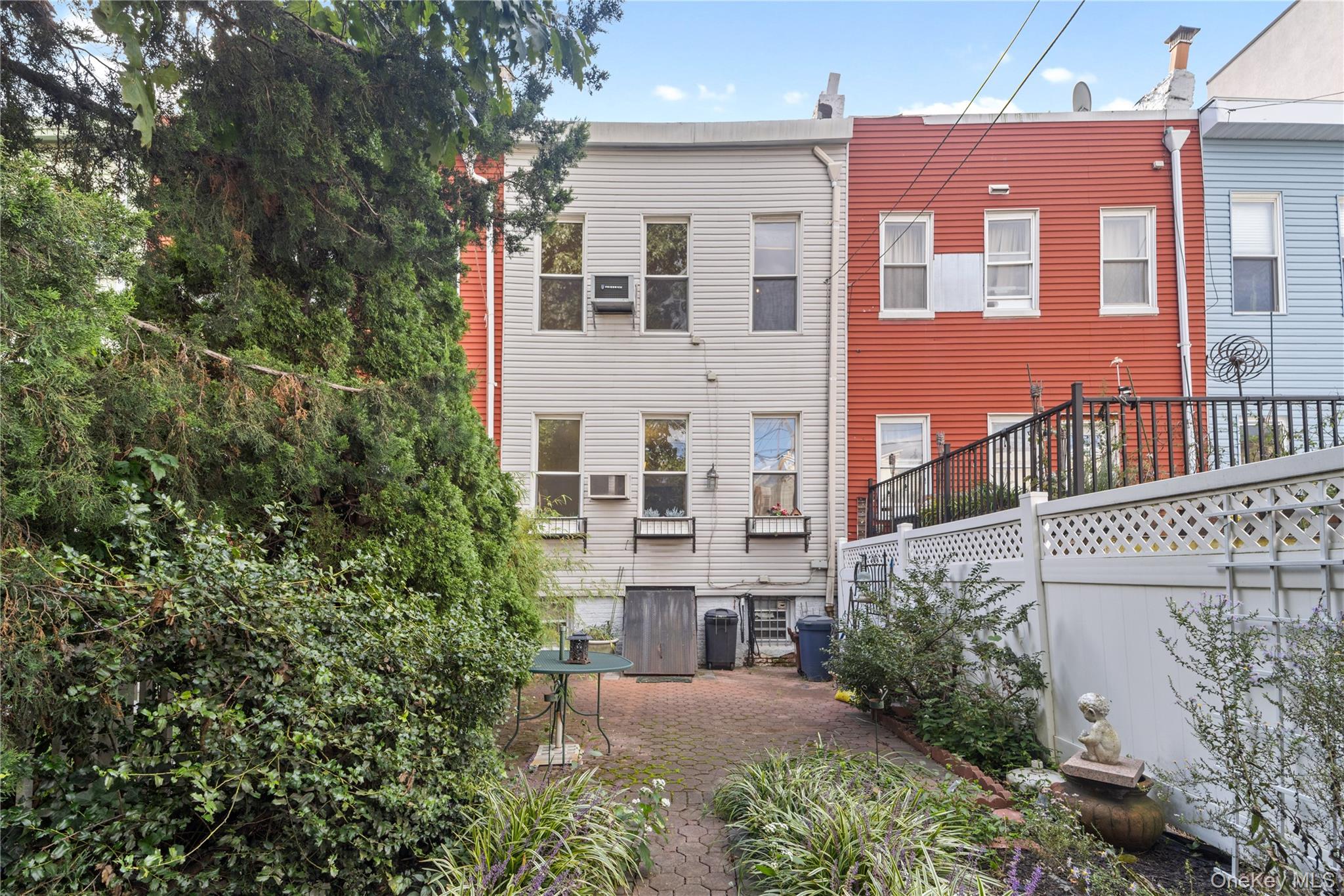 160 Diamond Street Property Photo 24