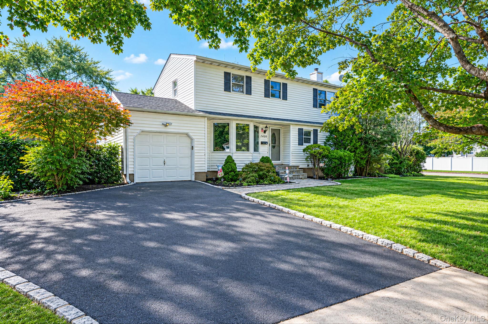 1400 Wave Avenue Property Photo 1