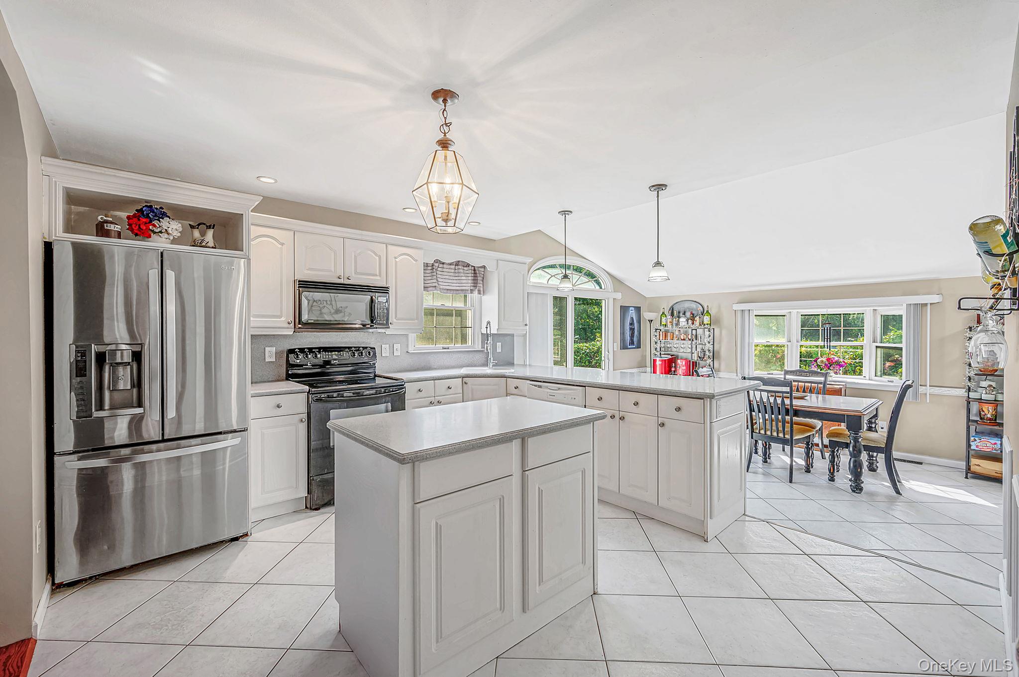 1400 Wave Avenue Property Photo 6
