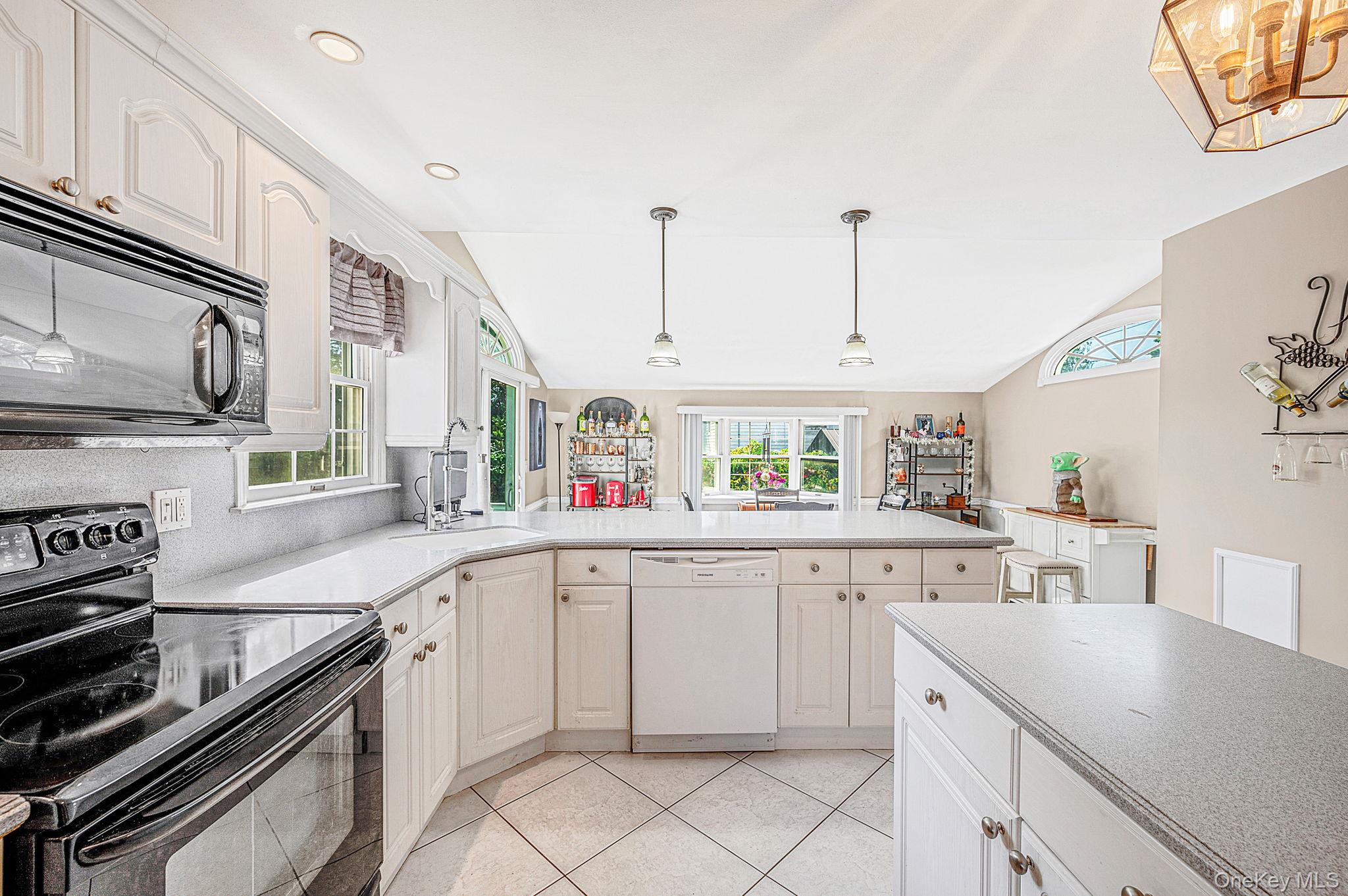 1400 Wave Avenue Property Photo 9