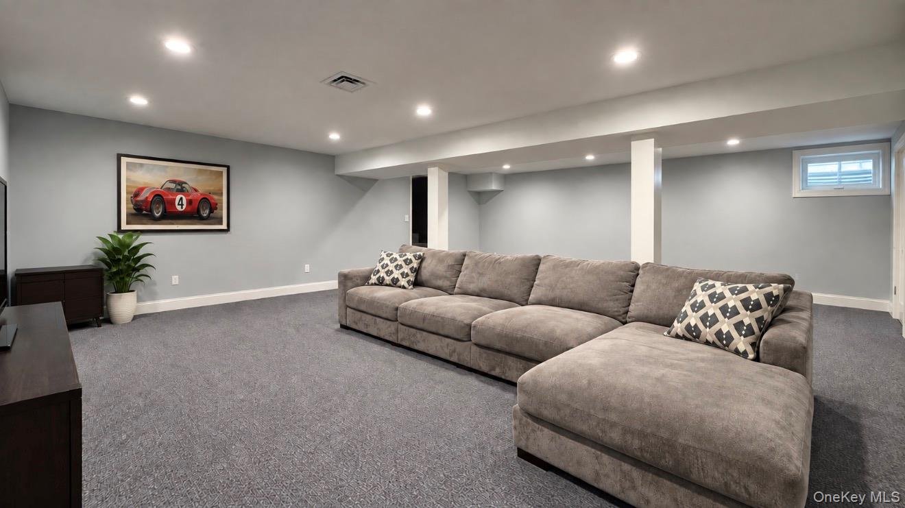 22 5th Avenue Property Photo 18