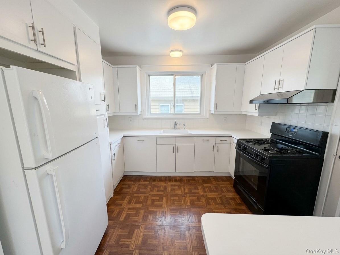 122 Greenvale Avenue Apt #2 Property Photo 1