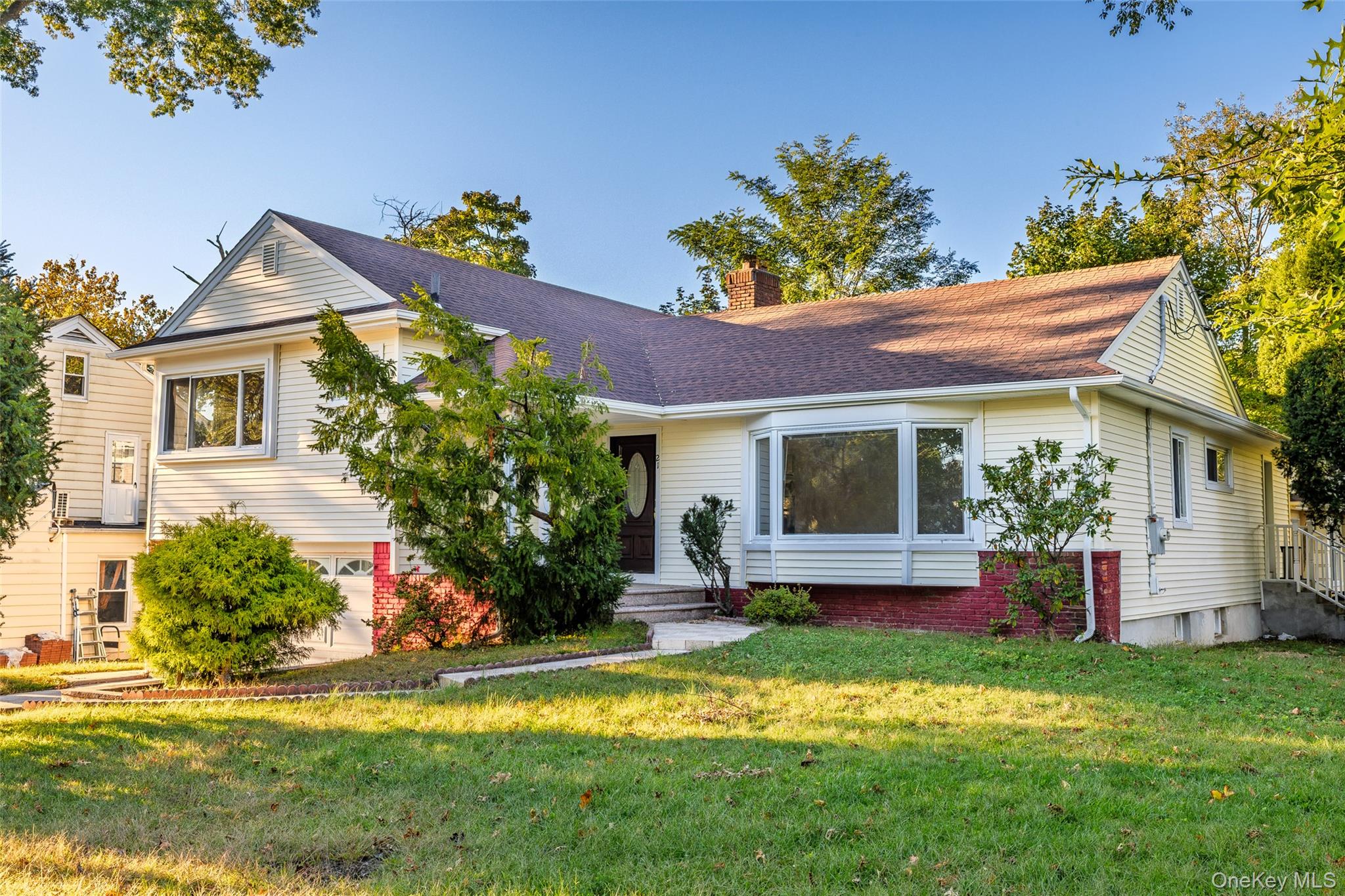 21 Oxford Boulevard Property Photo 1